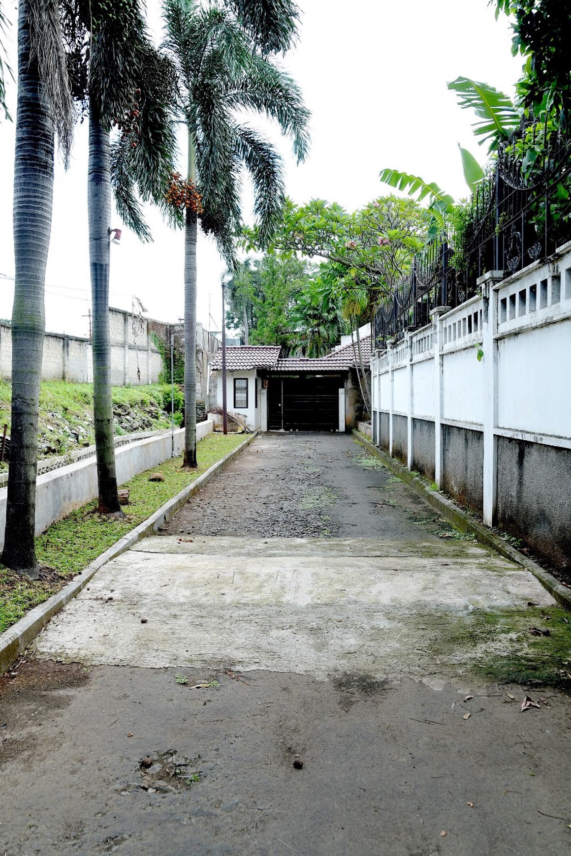 Rumah Unfurnished 3 lantai di Pangeran Antasari, Cipete Selatan, Cilandak