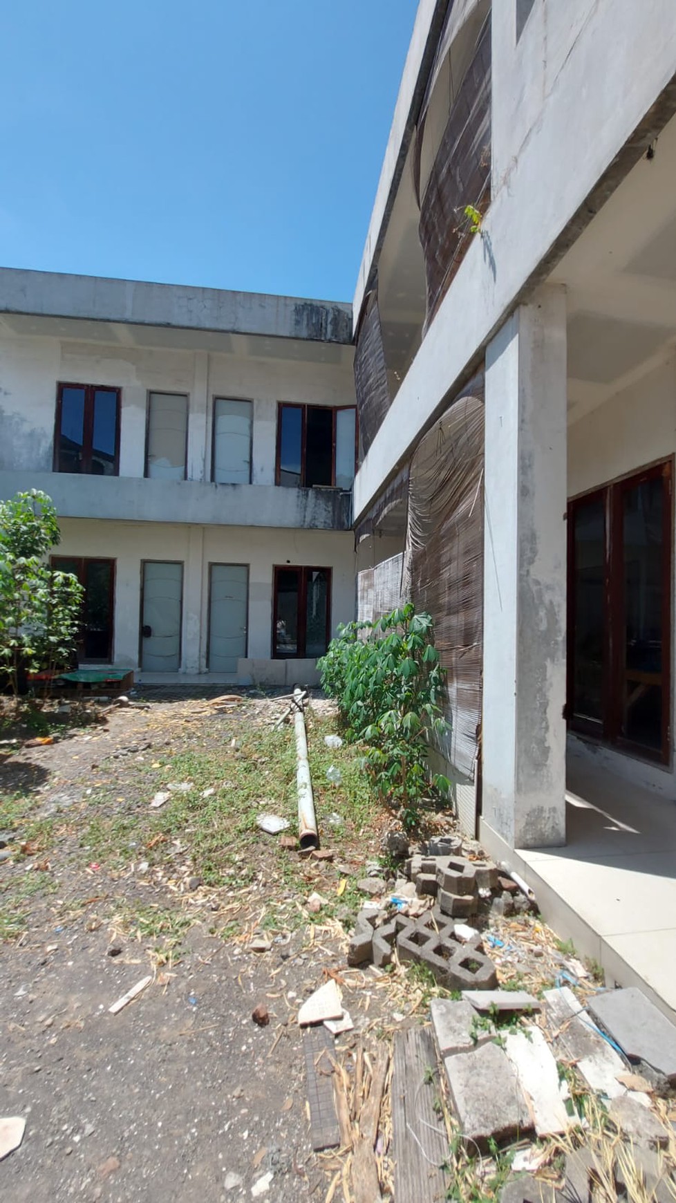 Properti Strategis Surabaya - Luas Tanah 980 m&#xb2;, Hadap Barat