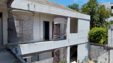 Properti Strategis Surabaya - Luas Tanah 980 m&#xb2;, Hadap Barat