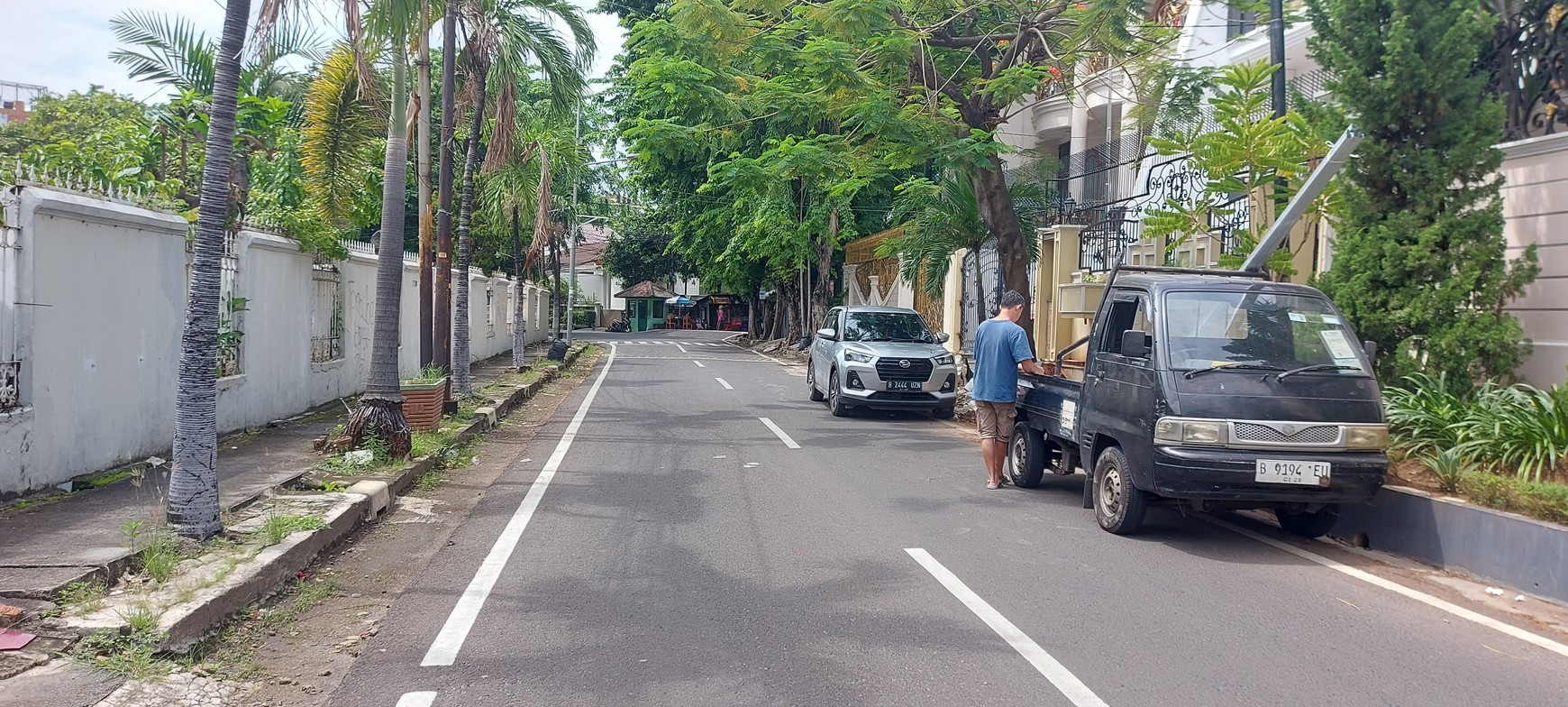 Rumah di Jalan Raya 2 lantai siap pakai di Rajawali Selatan, Gunung Sahari, Sawah Besar