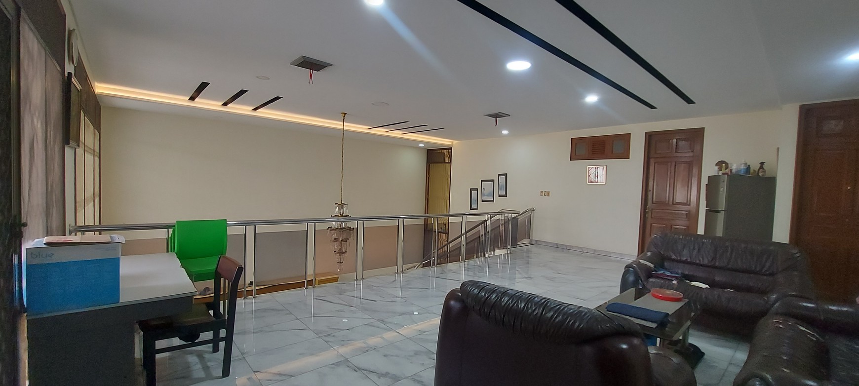 Rumah di Jalan Raya 2 lantai siap pakai di Rajawali Selatan, Gunung Sahari, Sawah Besar