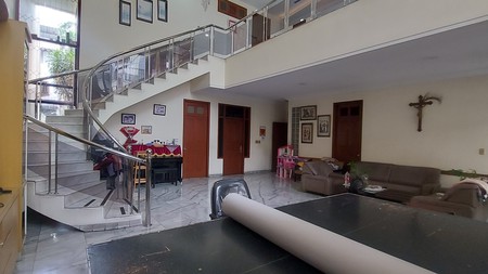 Rumah di Jalan Raya 2 lantai siap pakai di Rajawali Selatan, Gunung Sahari, Sawah Besar