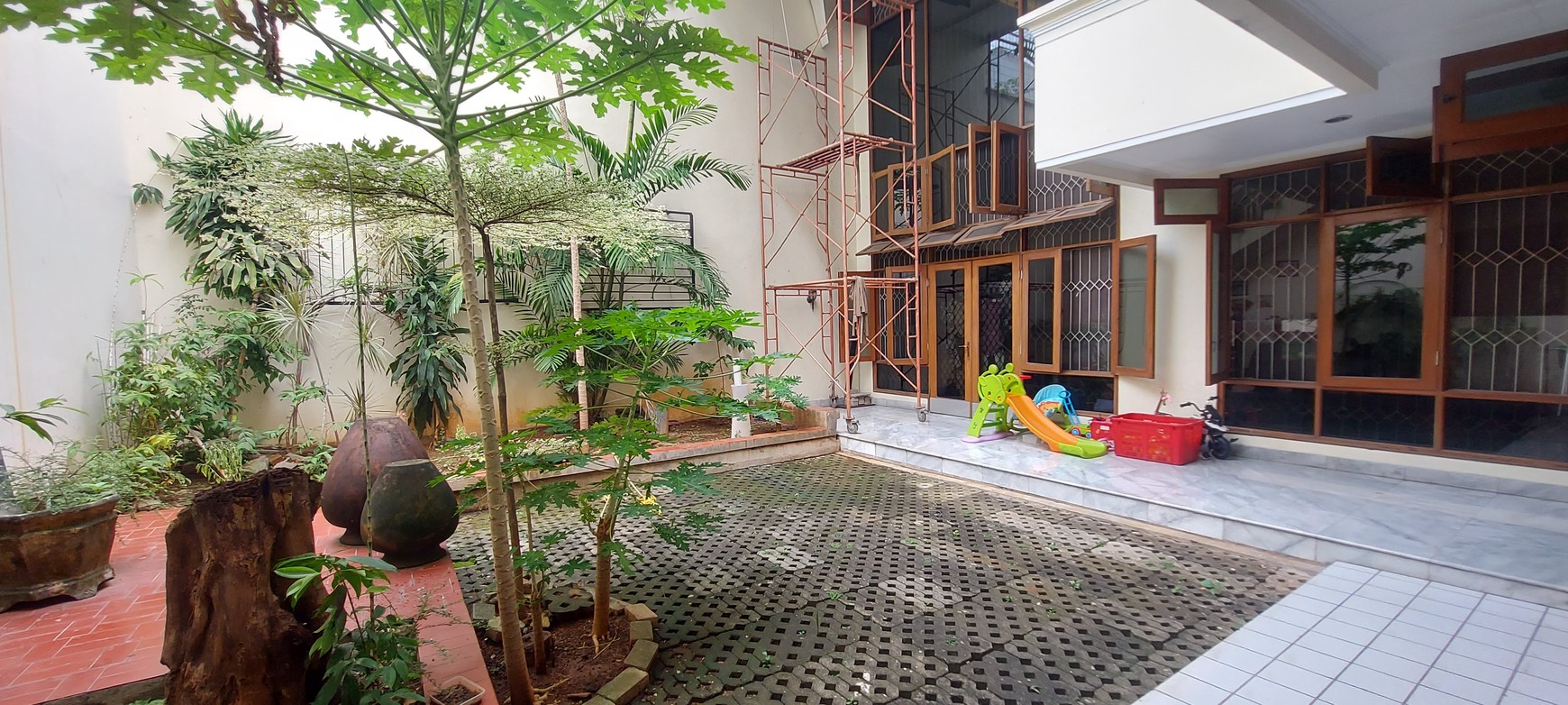 Rumah di Jalan Raya 2 lantai siap pakai di Rajawali Selatan, Gunung Sahari, Sawah Besar