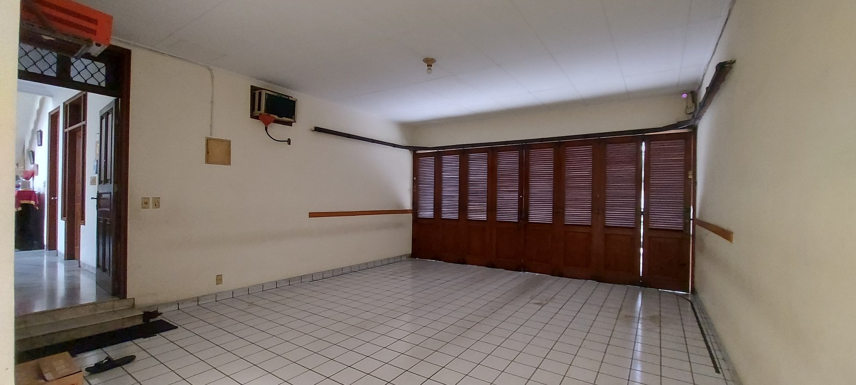 Rumah di Jalan Raya 2 lantai siap pakai di Rajawali Selatan, Gunung Sahari, Sawah Besar