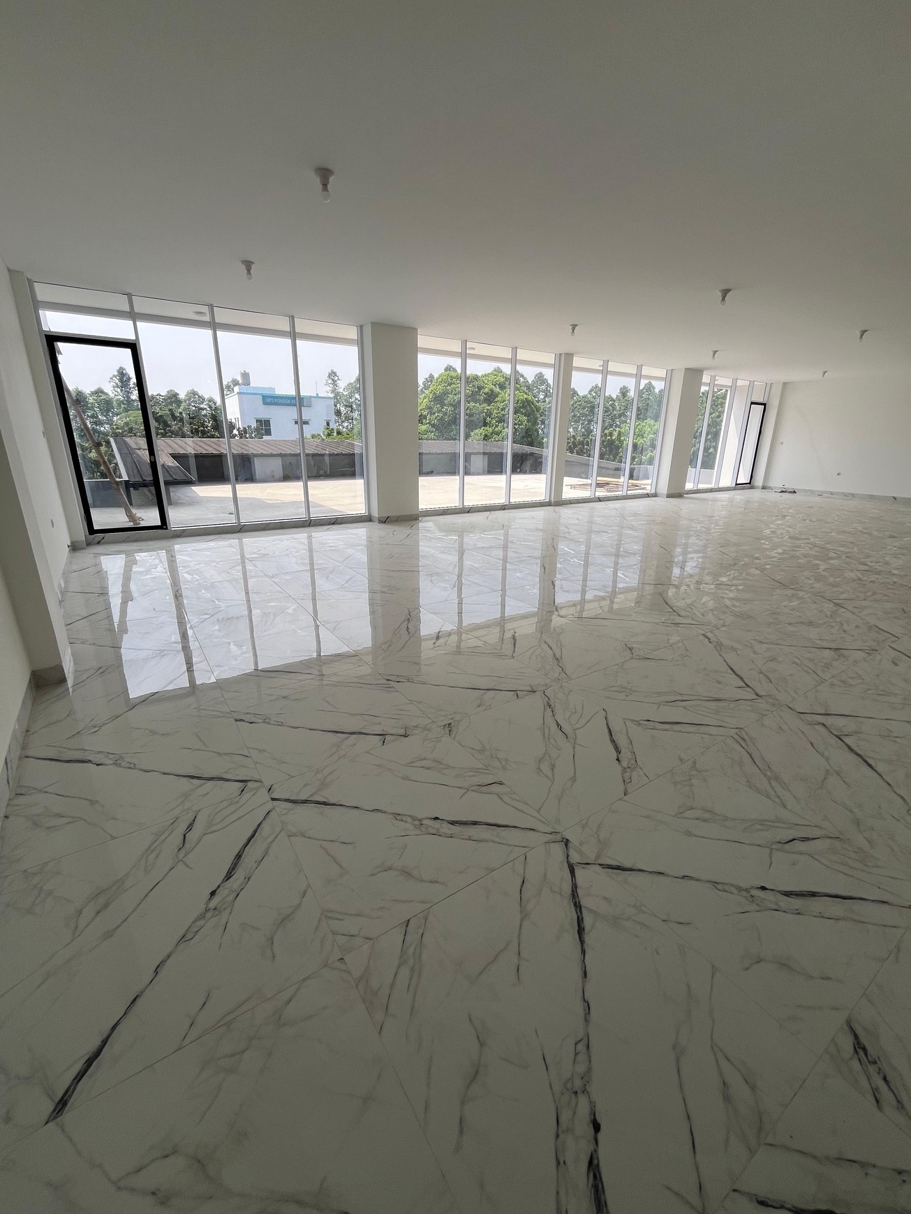 Gedung Premier SOHO 3,5 Lantai Bangunan Baru di Raden Inten Duren Sawit Jaktim