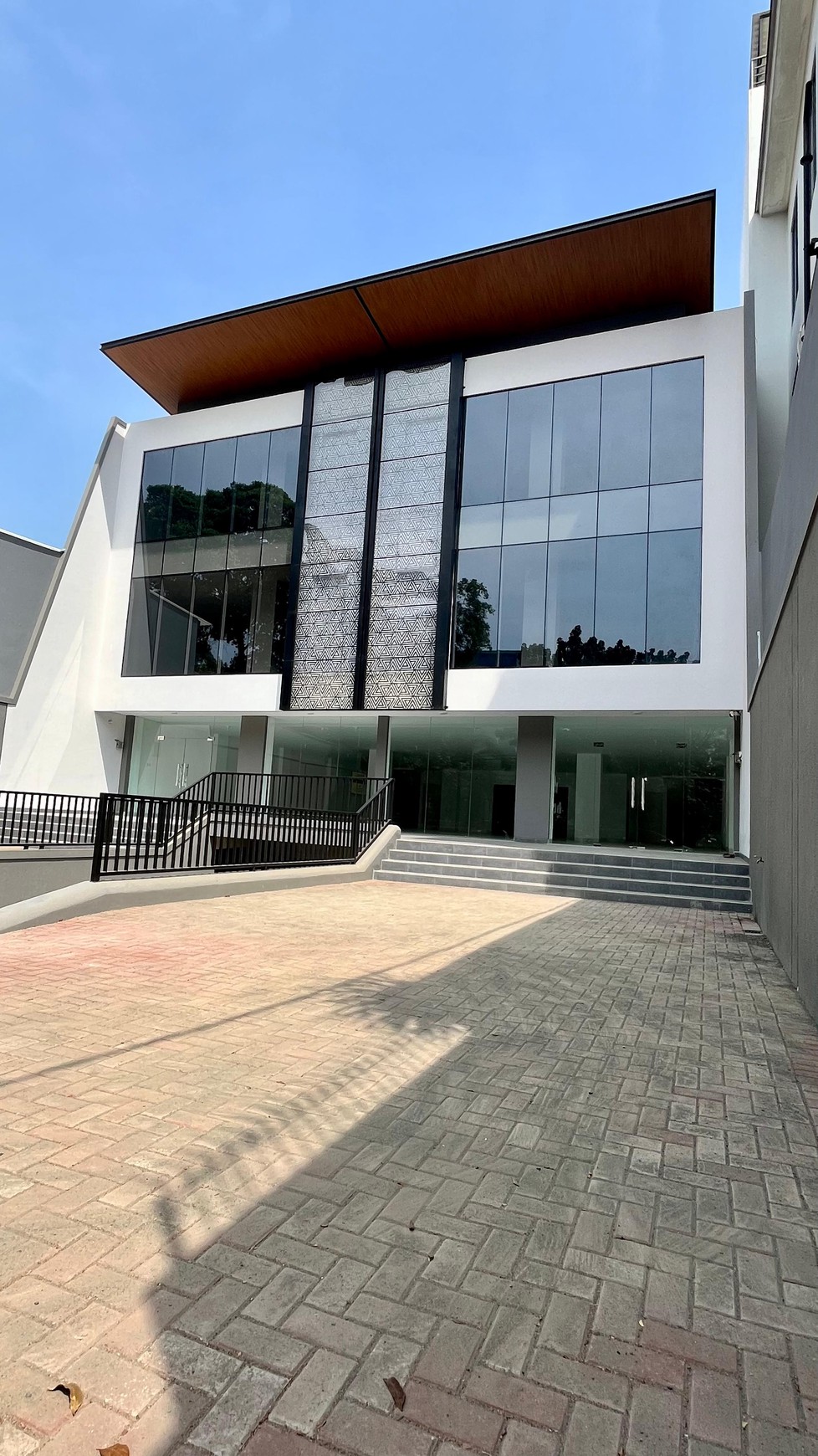 Gedung Premier SOHO 3,5 Lantai Bangunan Baru di Raden Inten Duren Sawit Jaktim