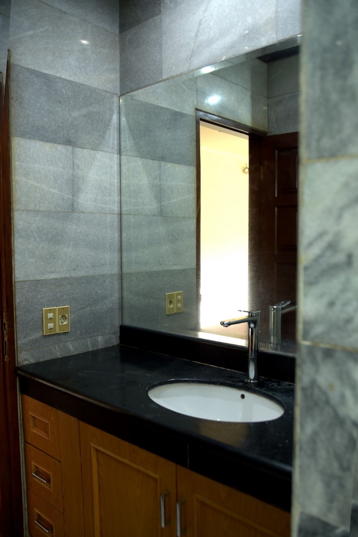 Rumah Unfurnished 3 lantai di Pangeran Antasari, Cipete Selatan, Cilandak