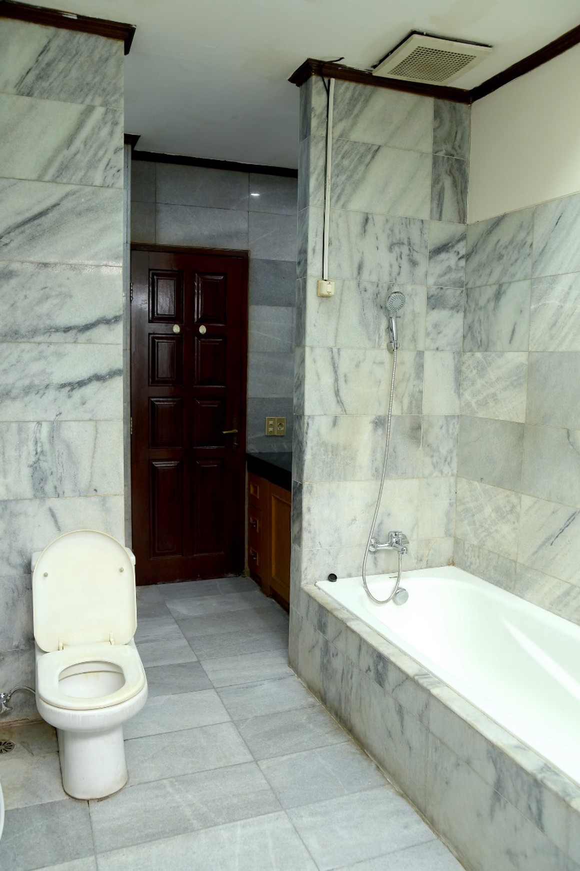 Rumah Unfurnished 3 lantai di Pangeran Antasari, Cipete Selatan, Cilandak