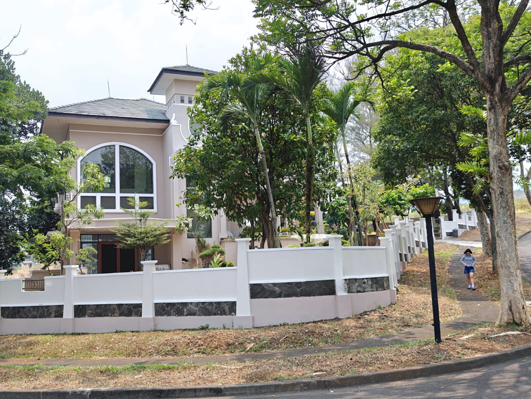 Disewakan 1500 M2 Rumah Villa The Taman Dayu - Full Furnished - Best View Gunung - Garasi Carport Luas - Lokasi Bagus Cluster Tertinggi 