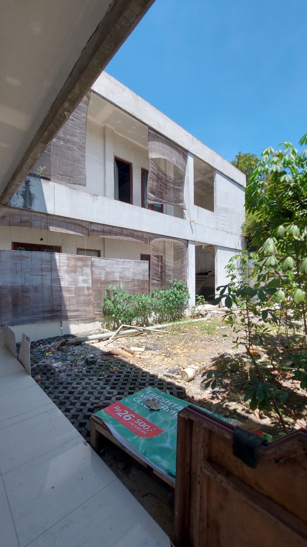 Lahan & Rumah Luas di Tengah Kota Surabaya - Hadap Barat