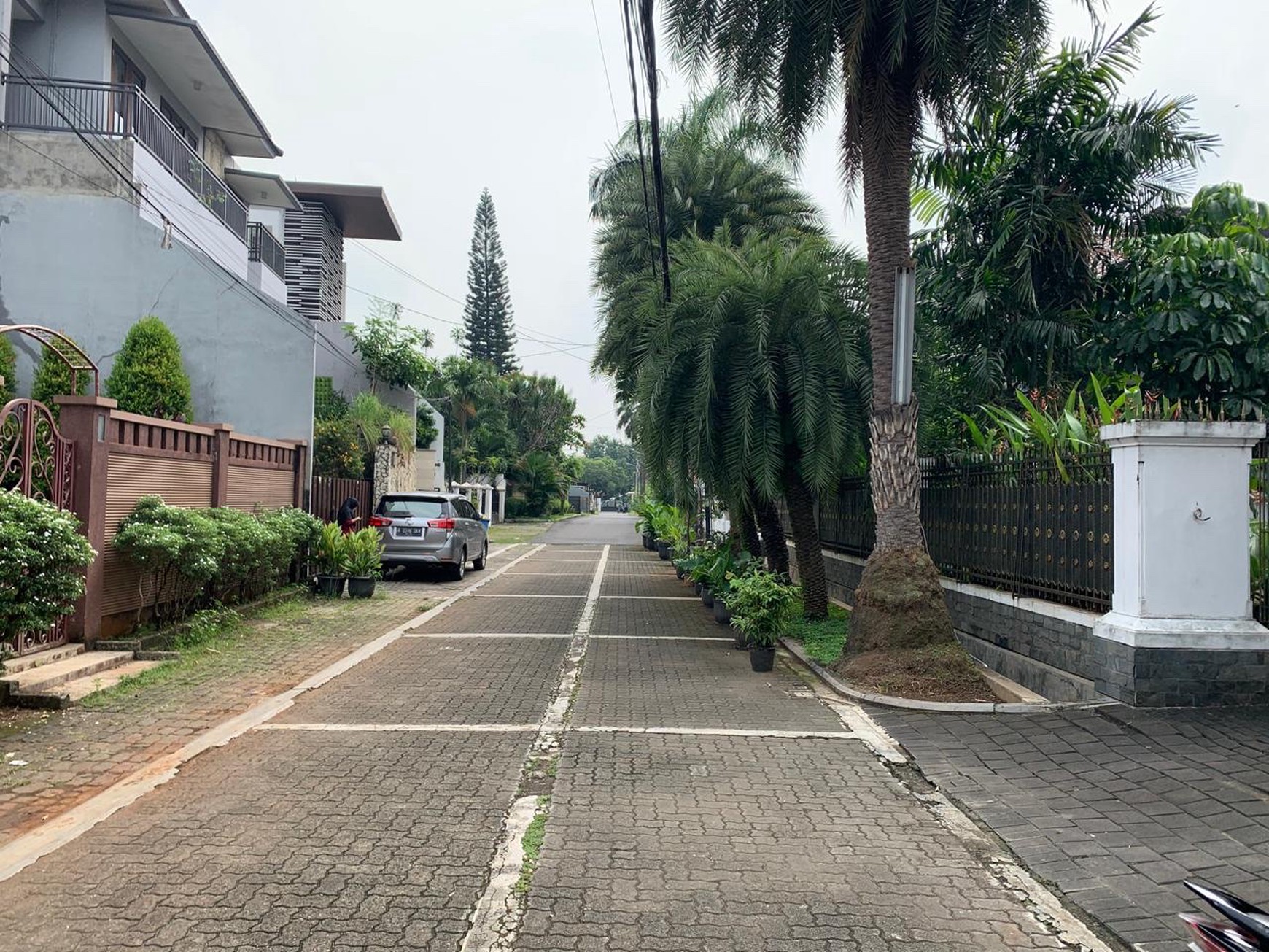 Rumah Mewah Klasik by Hadiprana Strategis Belakang Citos