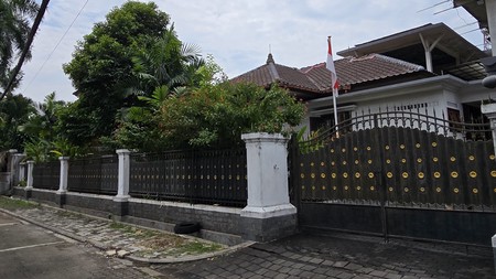 Rumah Mewah Klasik by Hadiprana Strategis Belakang Citos