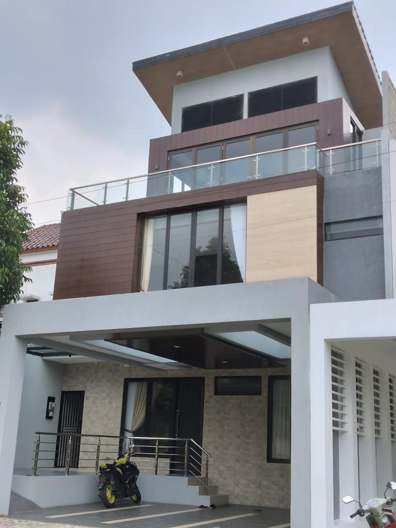 Rumah Bagus, 3 Lantai, lingkungan Nyaman dan Aman di Sentul