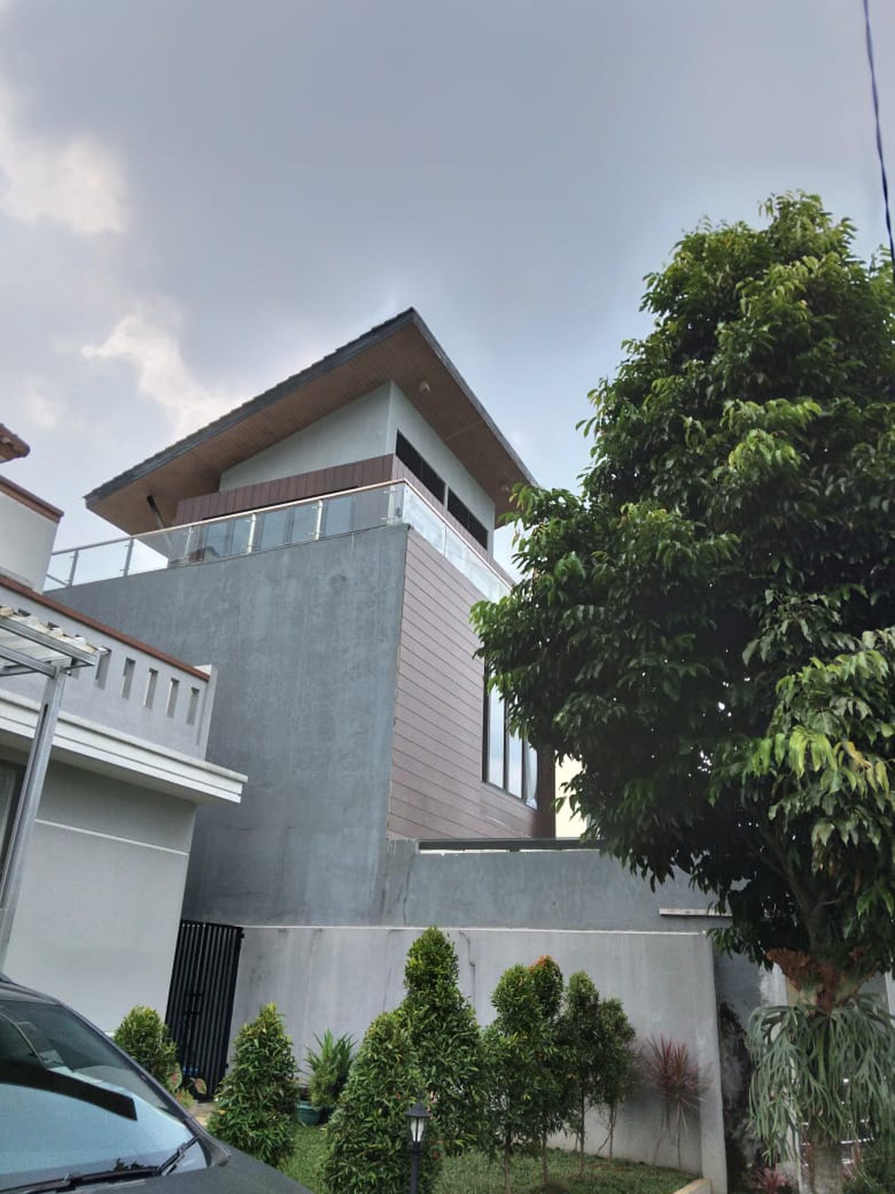 Rumah Bagus, 3 Lantai, lingkungan Nyaman dan Aman di Sentul