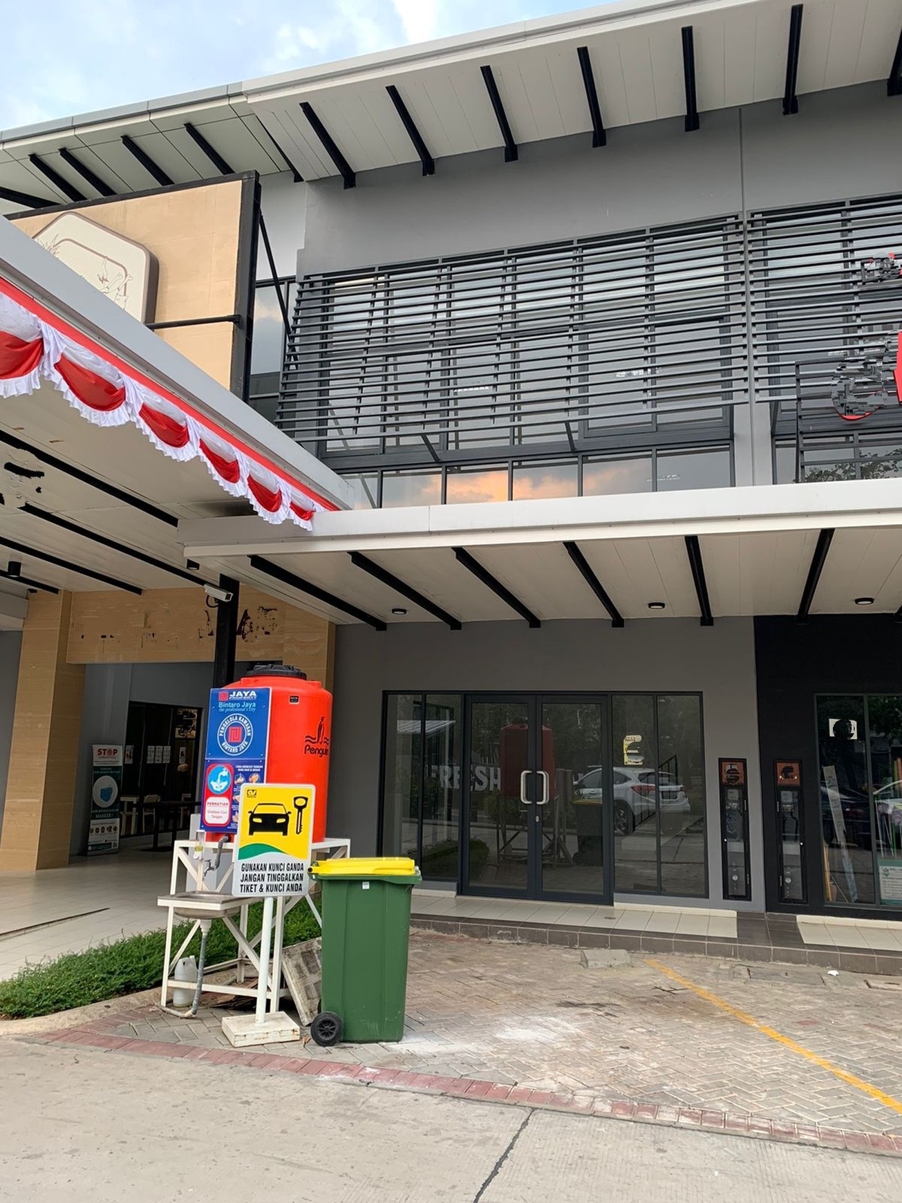 Ruko 2 Lantai Hook Di Fresh Market Emerald Bintaro Jaya
