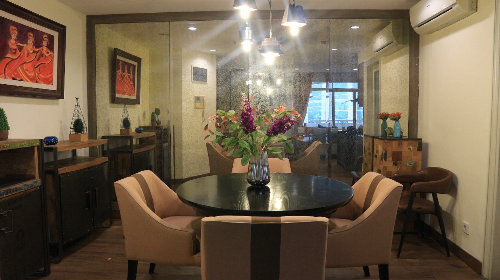 Dijual Apartemen Mewah 2+1BR di Slipi - Luas 118 m2, Fully Renovated, Lokasi Strategis!