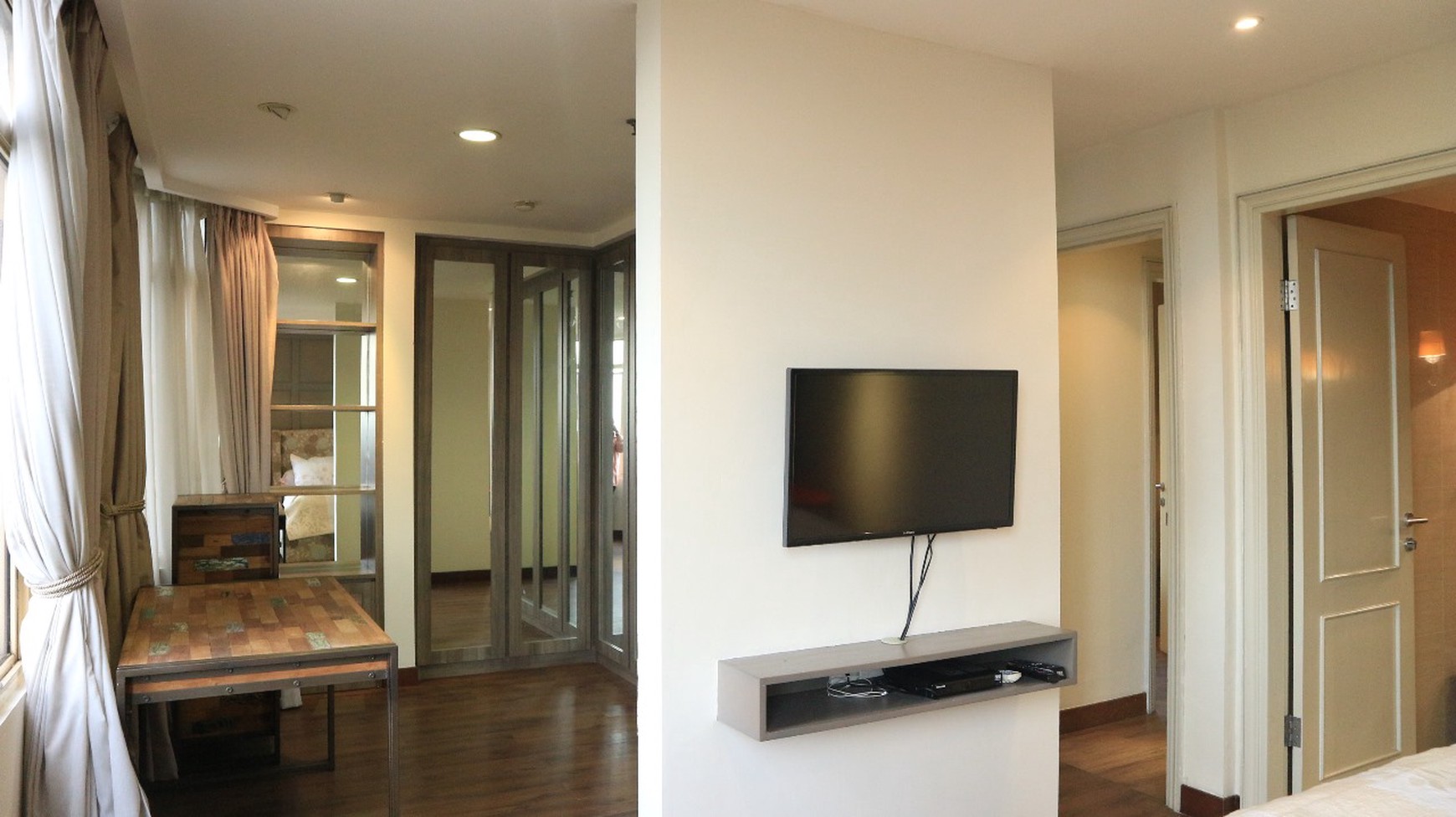 Dijual Apartemen Mewah 2+1BR di Slipi - Luas 118 m2, Fully Renovated, Lokasi Strategis!