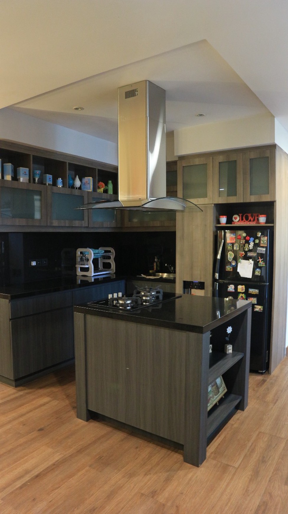 Dijual Apartemen Mewah 2+1BR di Slipi - Luas 118 m2, Fully Renovated, Lokasi Strategis!