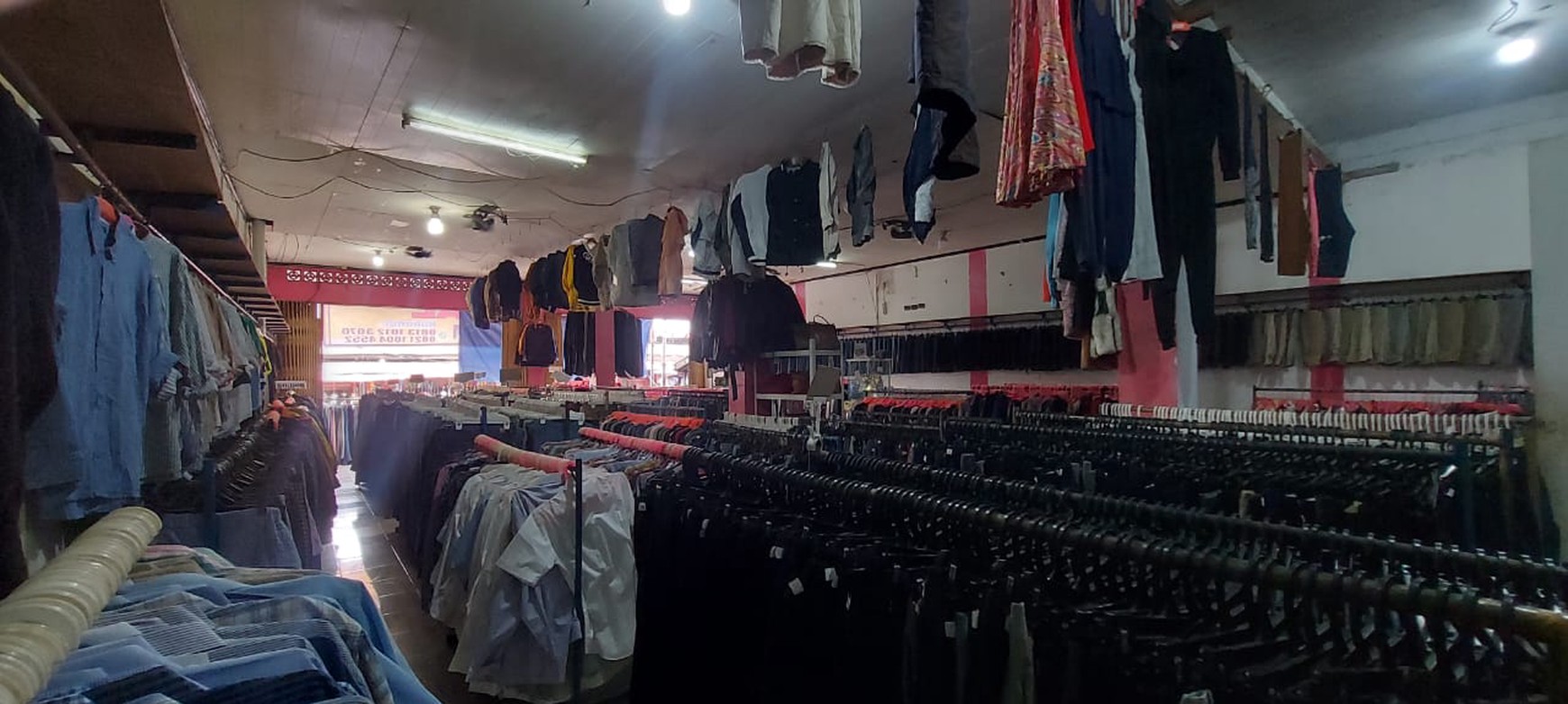 Toko & kost2an ramai selalu di Pasar Poncol, Kalibaru Timur, Kemayoran