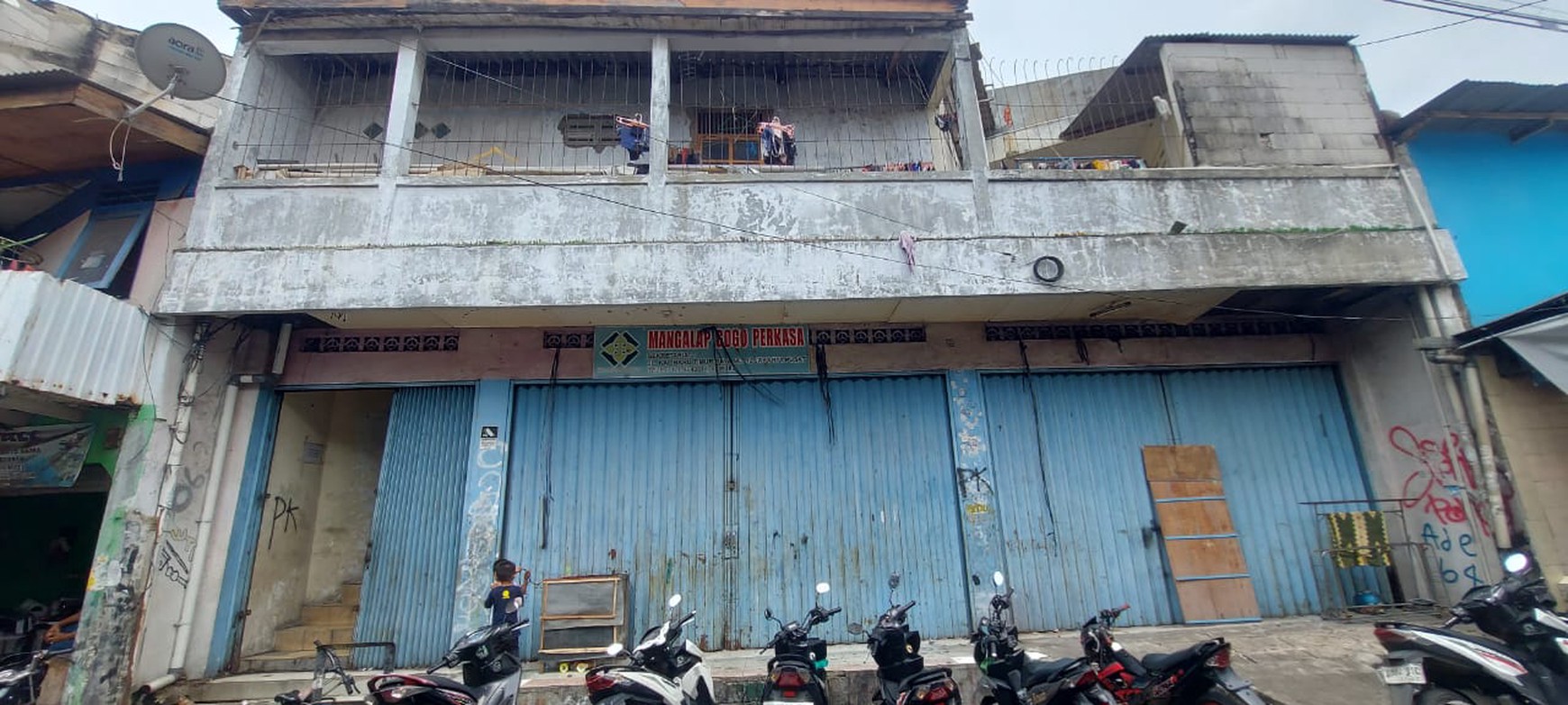 Toko & kost2an ramai selalu di Pasar Poncol, Kalibaru Timur, Kemayoran
