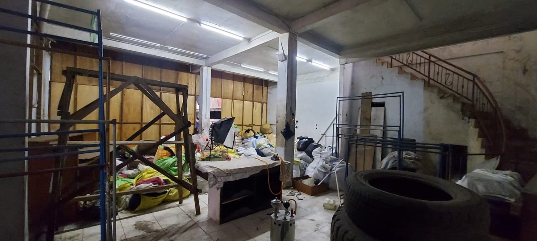 Toko & kost2an ramai selalu di Pasar Poncol, Kalibaru Timur, Kemayoran