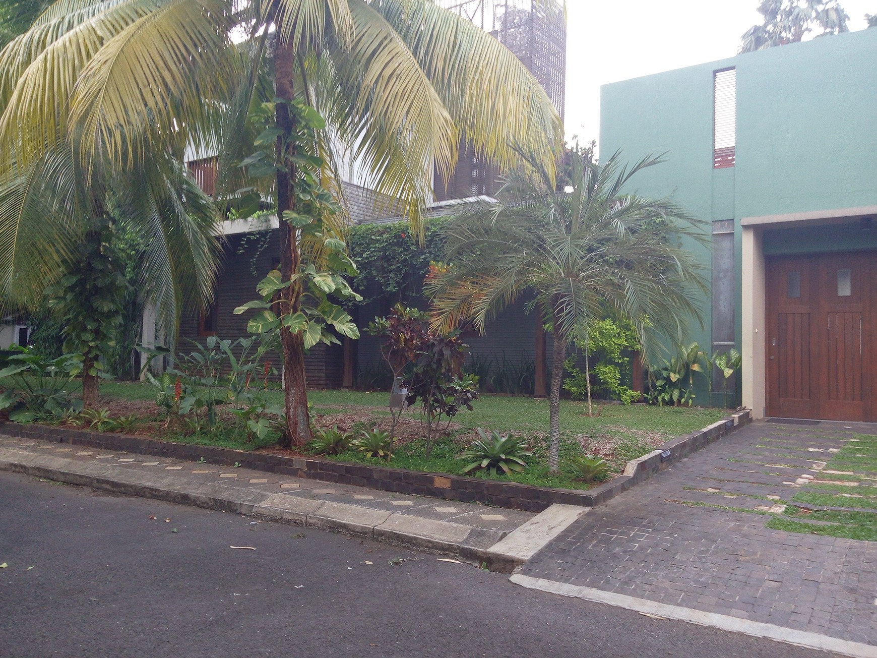 Dijual Rumah Mewah dan Elegan Dikawasan Graha Taman, Bintaro Utama Sektor IX