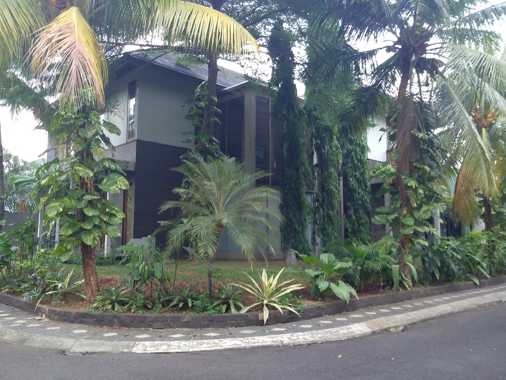Dijual Rumah Mewah dan Elegan Dikawasan Graha Taman, Bintaro Utama Sektor IX
