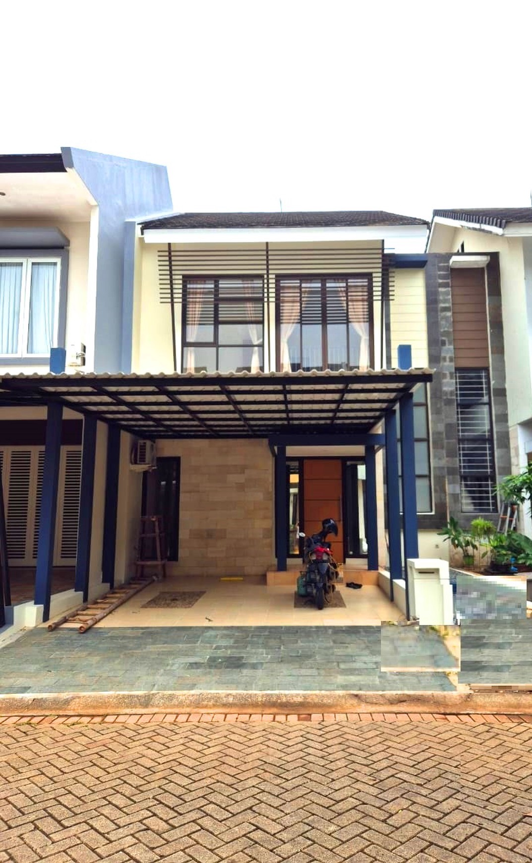 Rumah siap huni di Bintaro Jaya 9.