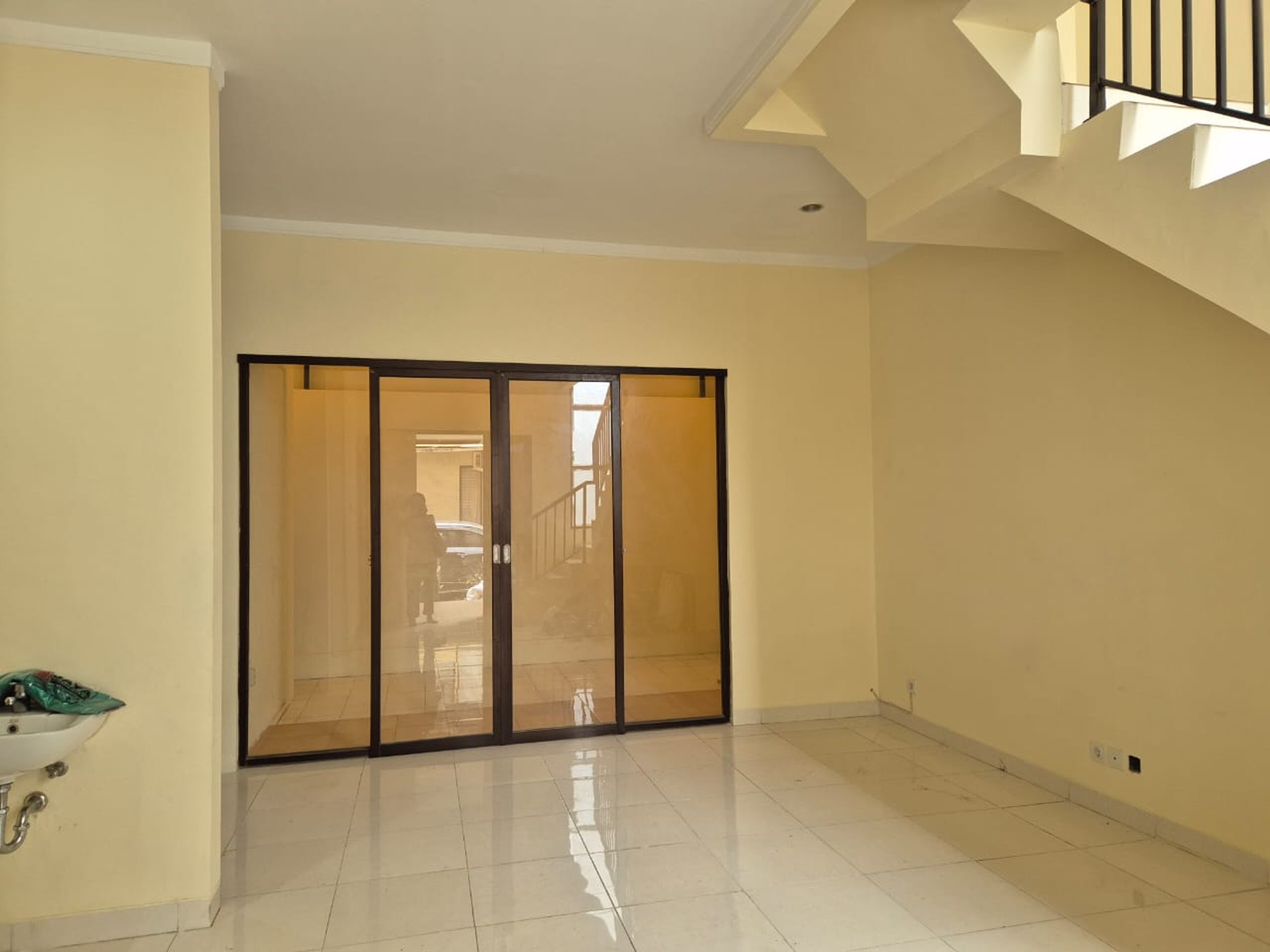 Rumah siap huni di Bintaro Jaya 9.