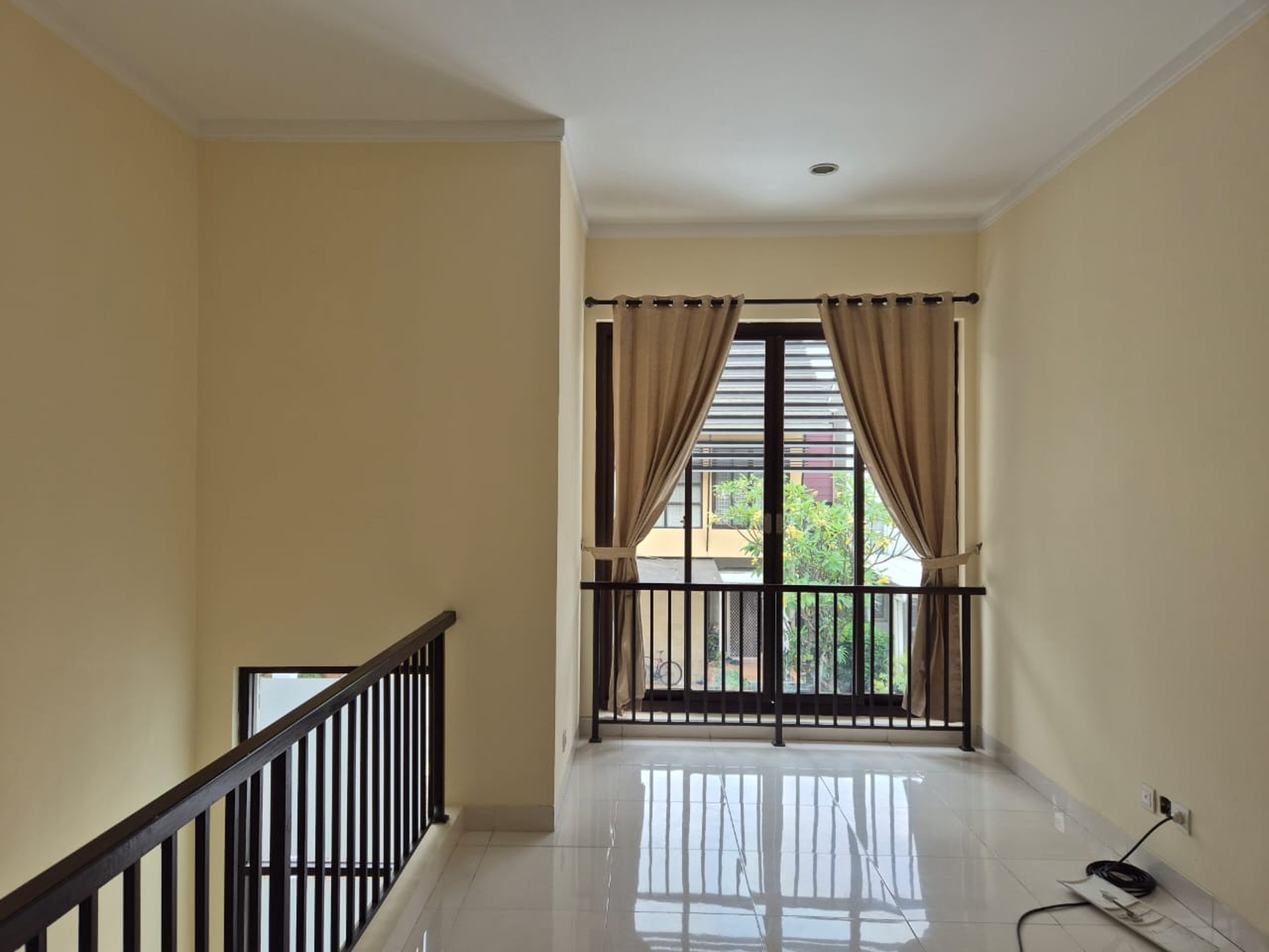 Rumah siap huni di Bintaro Jaya 9.