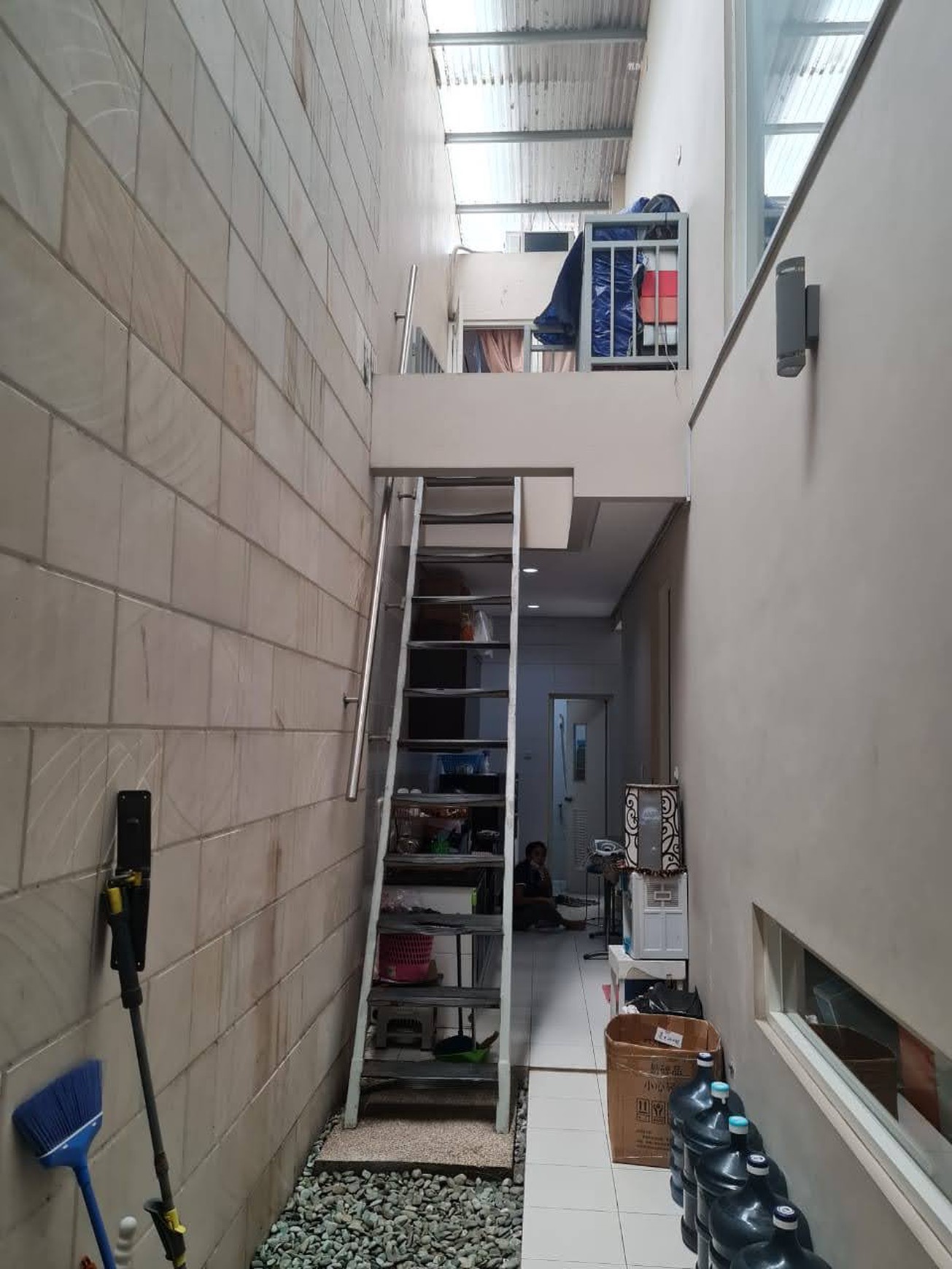 Disewakan Rumah Graha Family Full Furnished Dekat Pakuwon Mall, Citraland, Royal Residence, Dian Istana