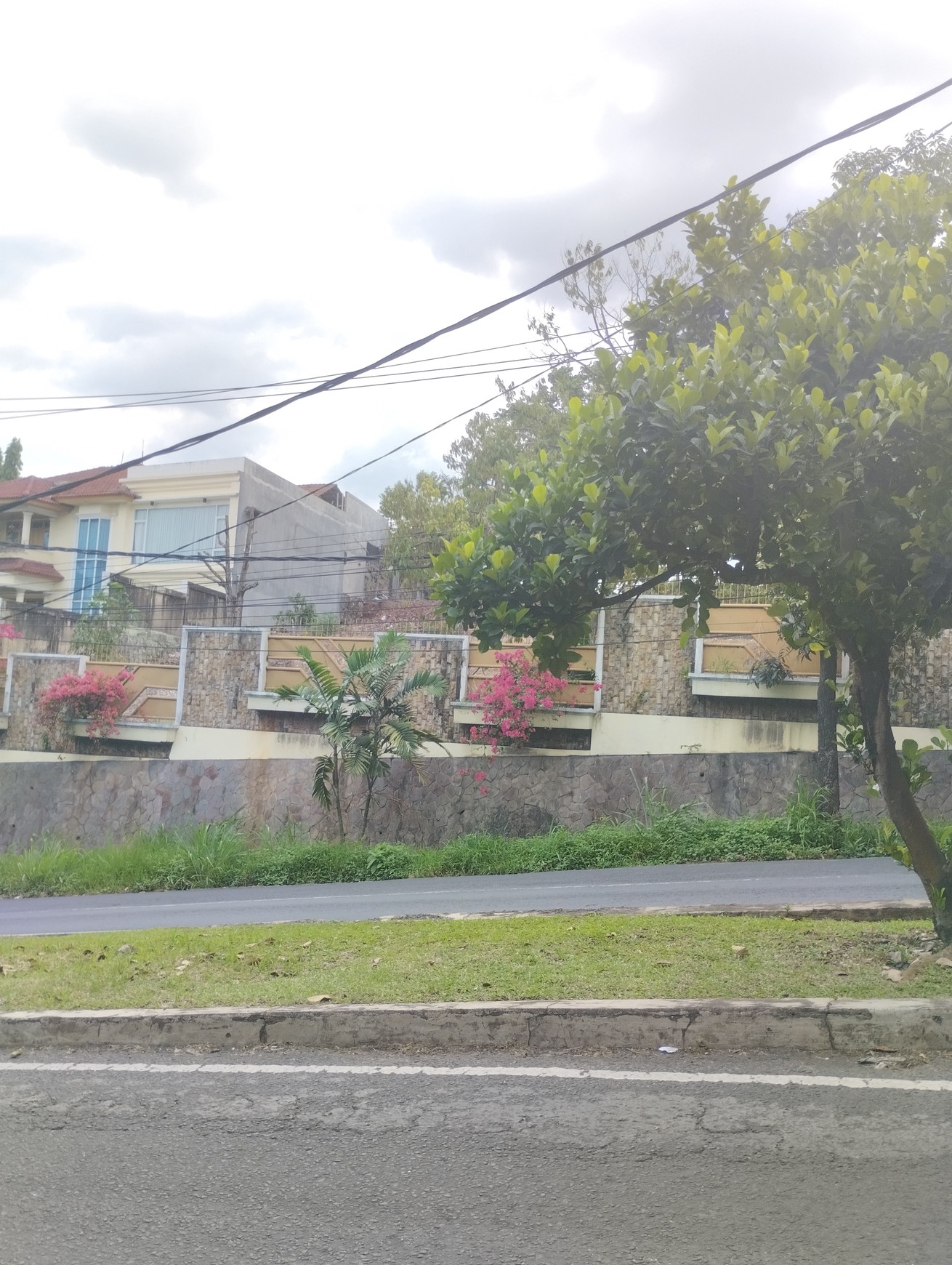 Di jual Tanah pinggir jalan utama mangku jalan view laut