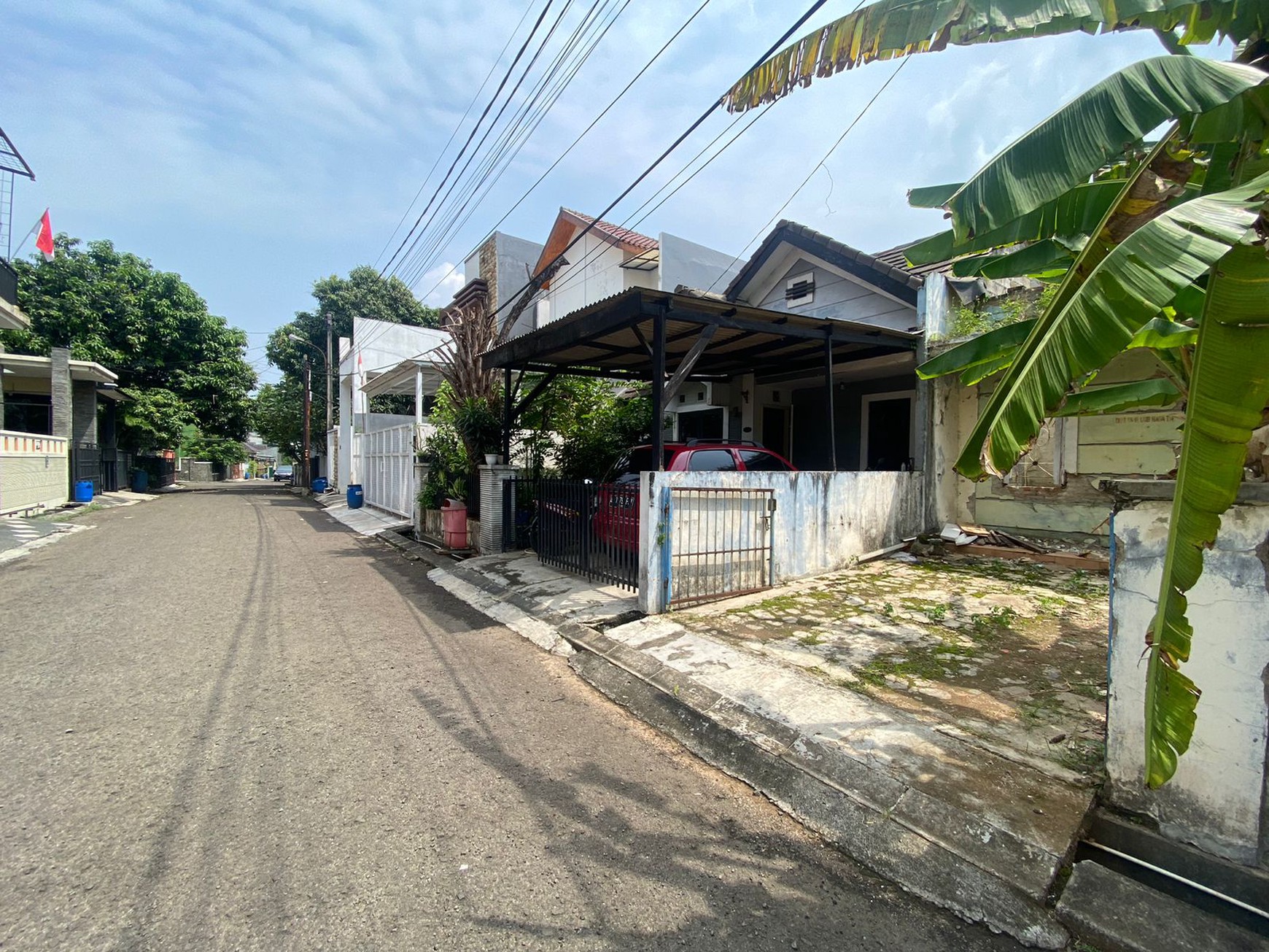 Rumah Rusak Butuh Renovasi di Bukit Golf Cibubur