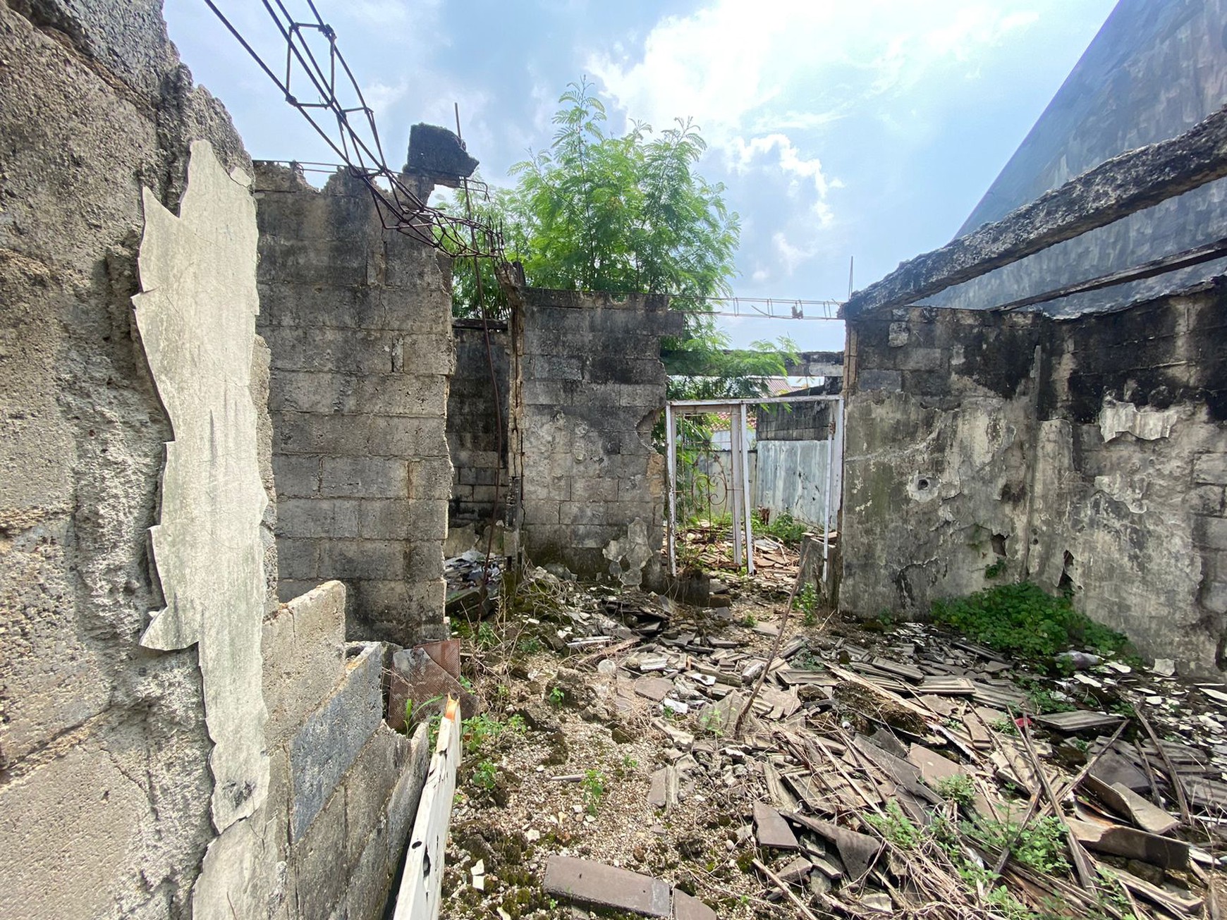 Rumah Rusak Butuh Renovasi di Bukit Golf Cibubur