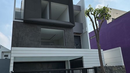 Dijual Rumah Baru Greenwood Citraland Surabaya MODERN mewah 3 Lantai 