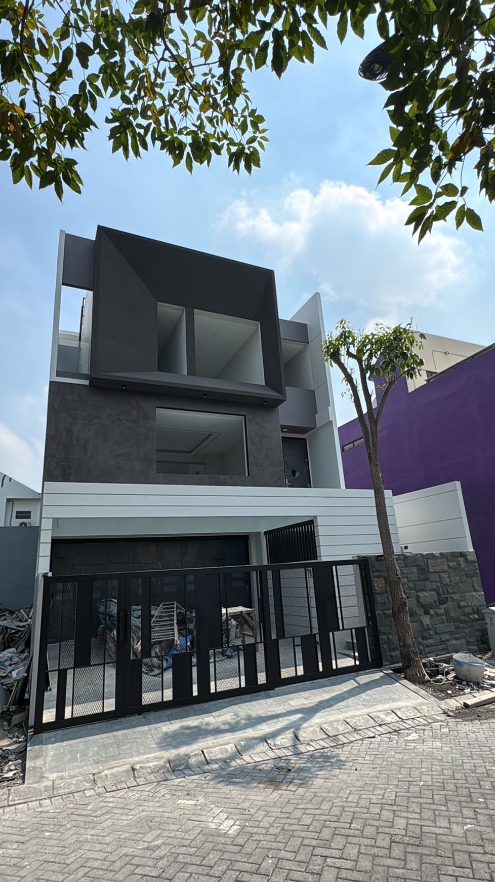 Dijual Rumah Baru Greenwood Citraland Surabaya MODERN mewah 3 Lantai 
