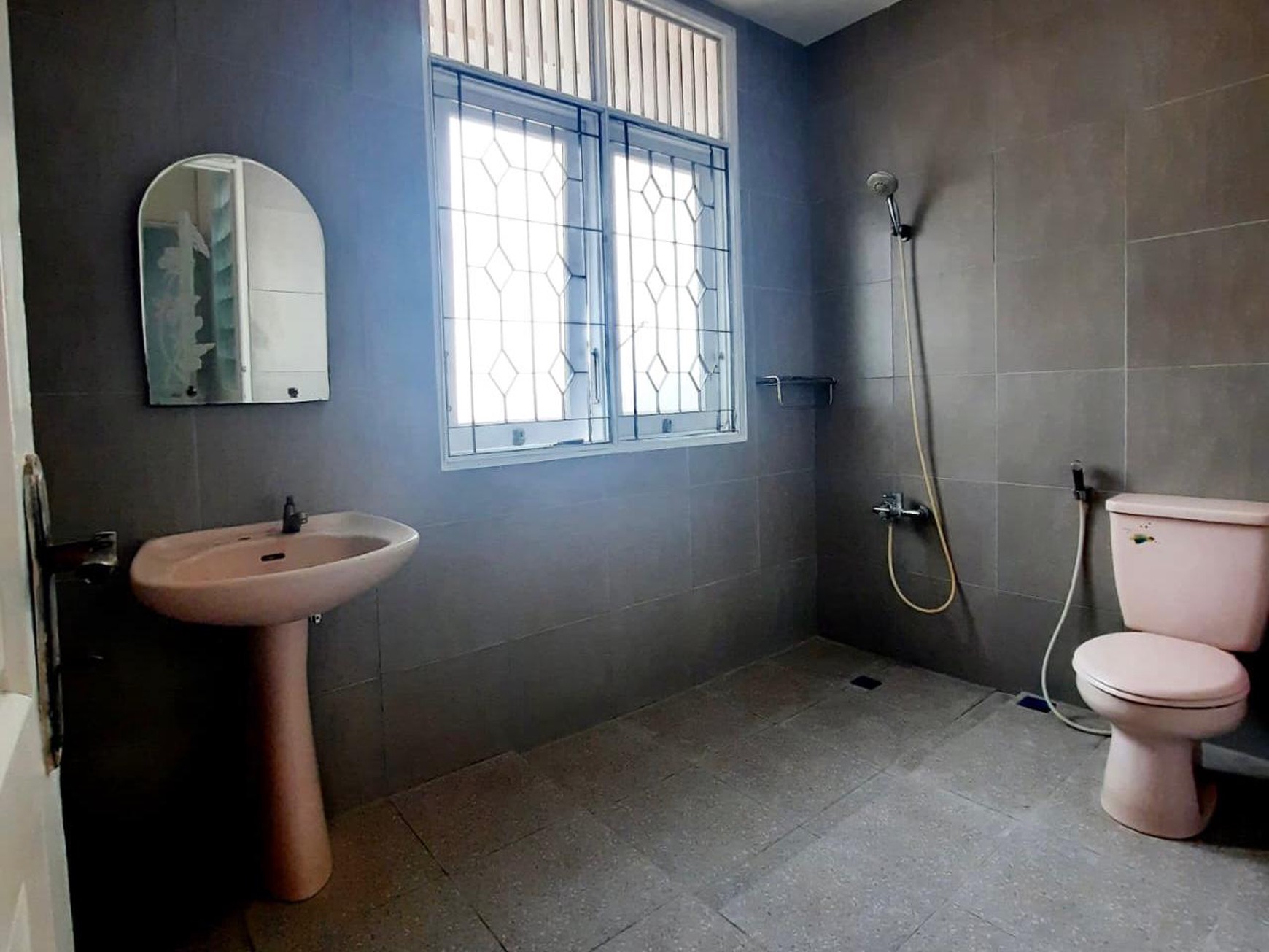 DIJUAL RUMAH MURAH SIAP HUNI DI BONA INDAH LEBAK BULUS