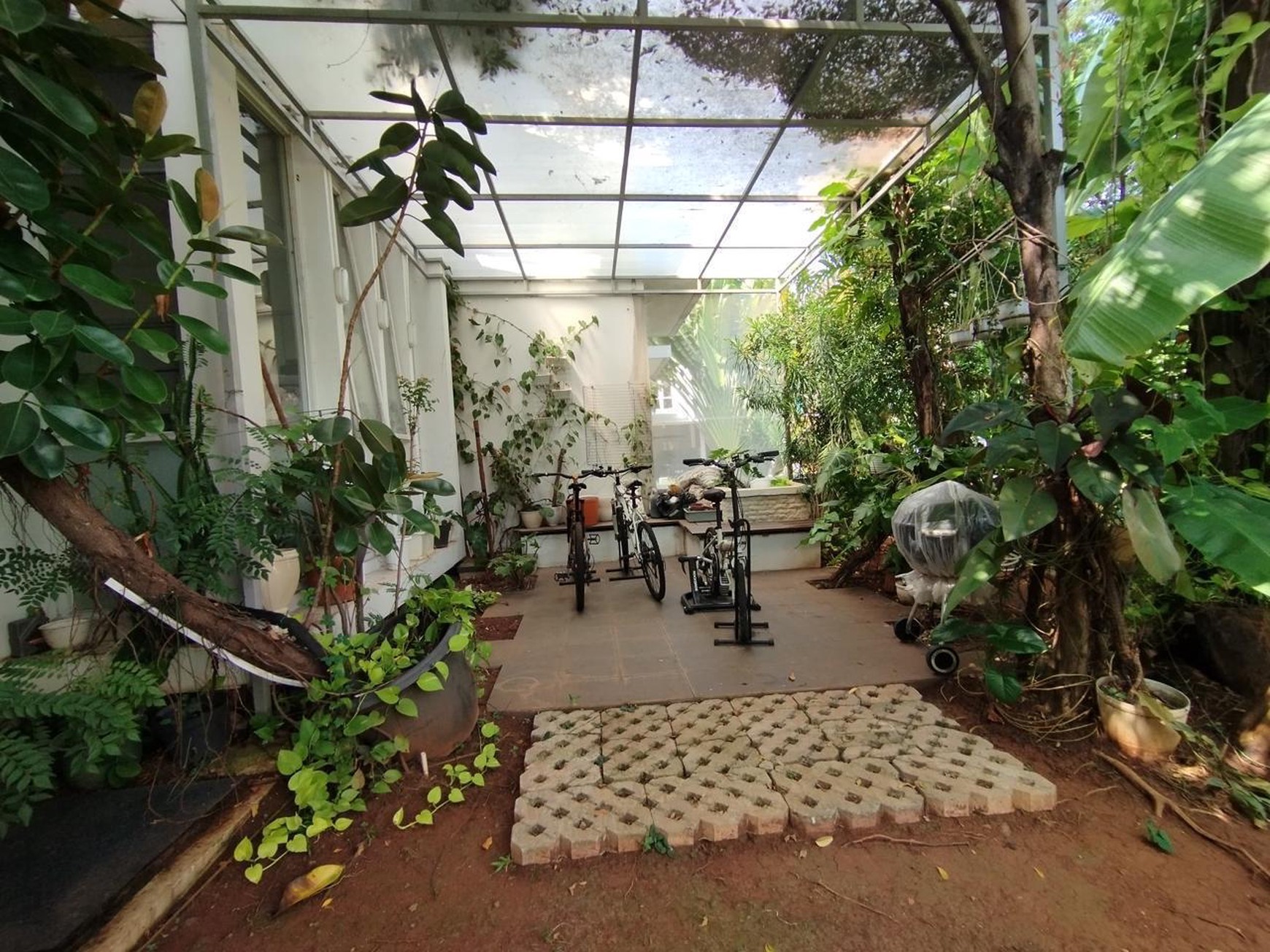 Rumah Grand Orchard Ebony, Kelapa Gading