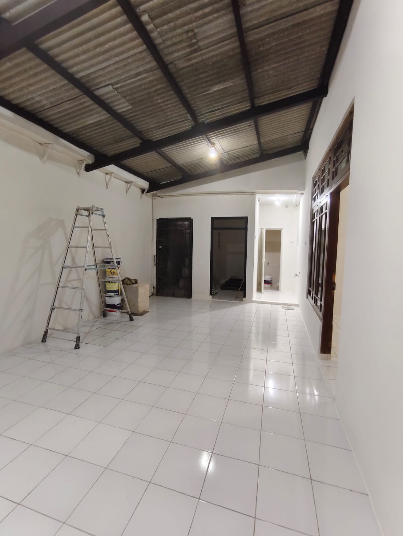 Rumah Dalam Perum Di Jalan Godean Km 4, Ngestiharjo, Kasihan, Bantul