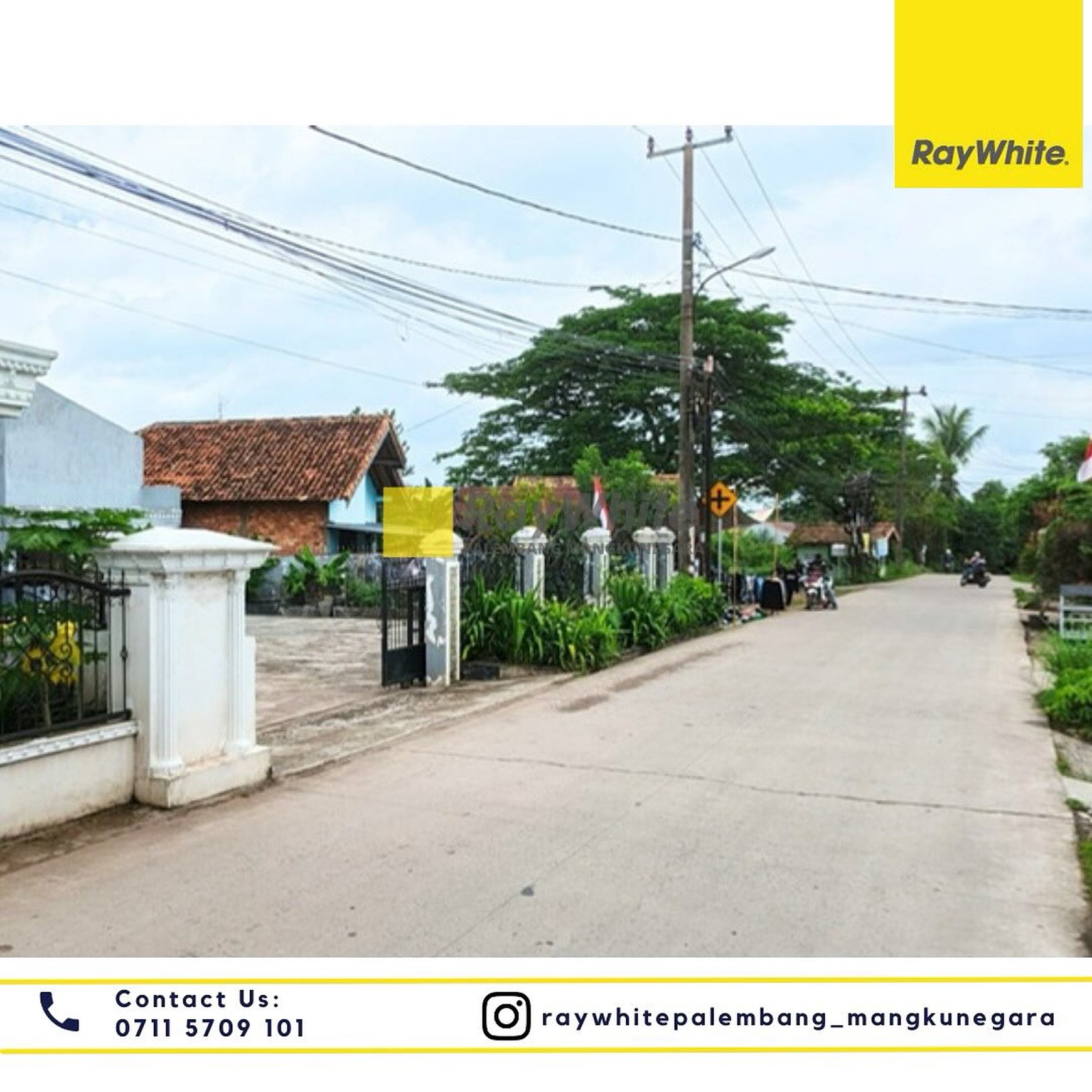 DIJUAL RUMAH FULL FURNISHER 2 LANTAI LOKASI STRATEGIS