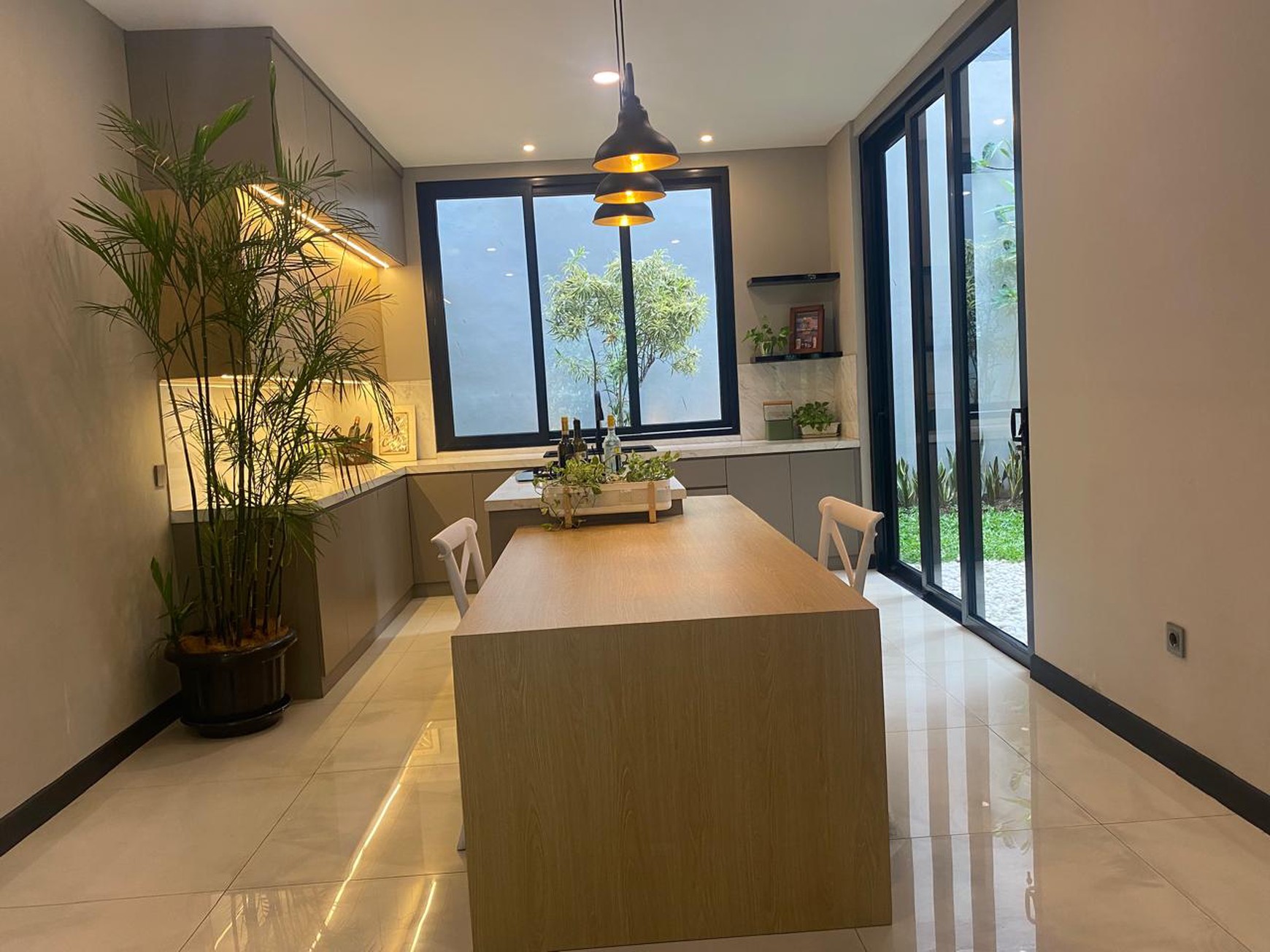 Rumah Bagus, Brand New, Cantik Siap huni di BSD
