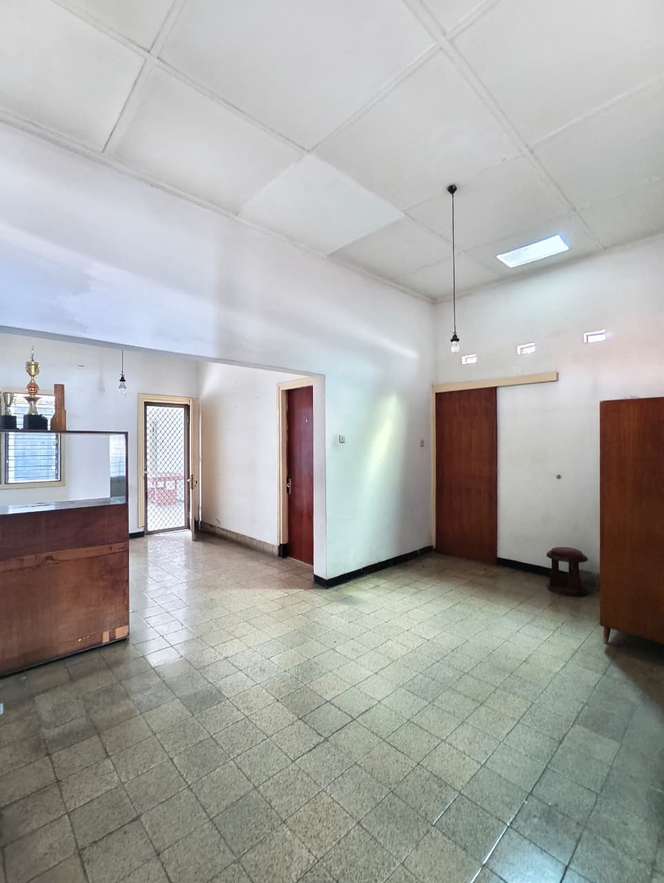 Rumah Cantik 1 Lantai dengan Ruang Lengkap & AC 3 Unit di Surabaya !