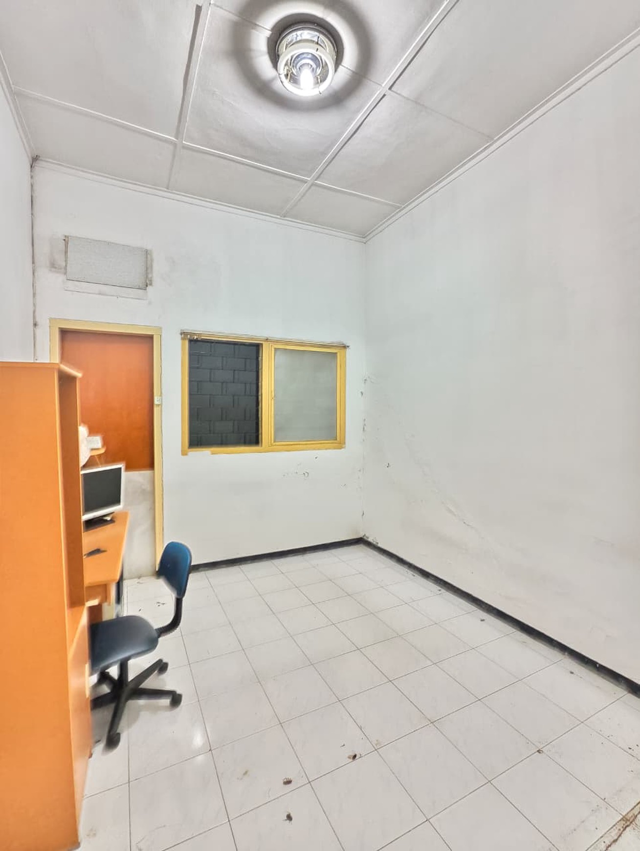 Rumah Cantik 1 Lantai dengan Ruang Lengkap & AC 3 Unit di Surabaya !