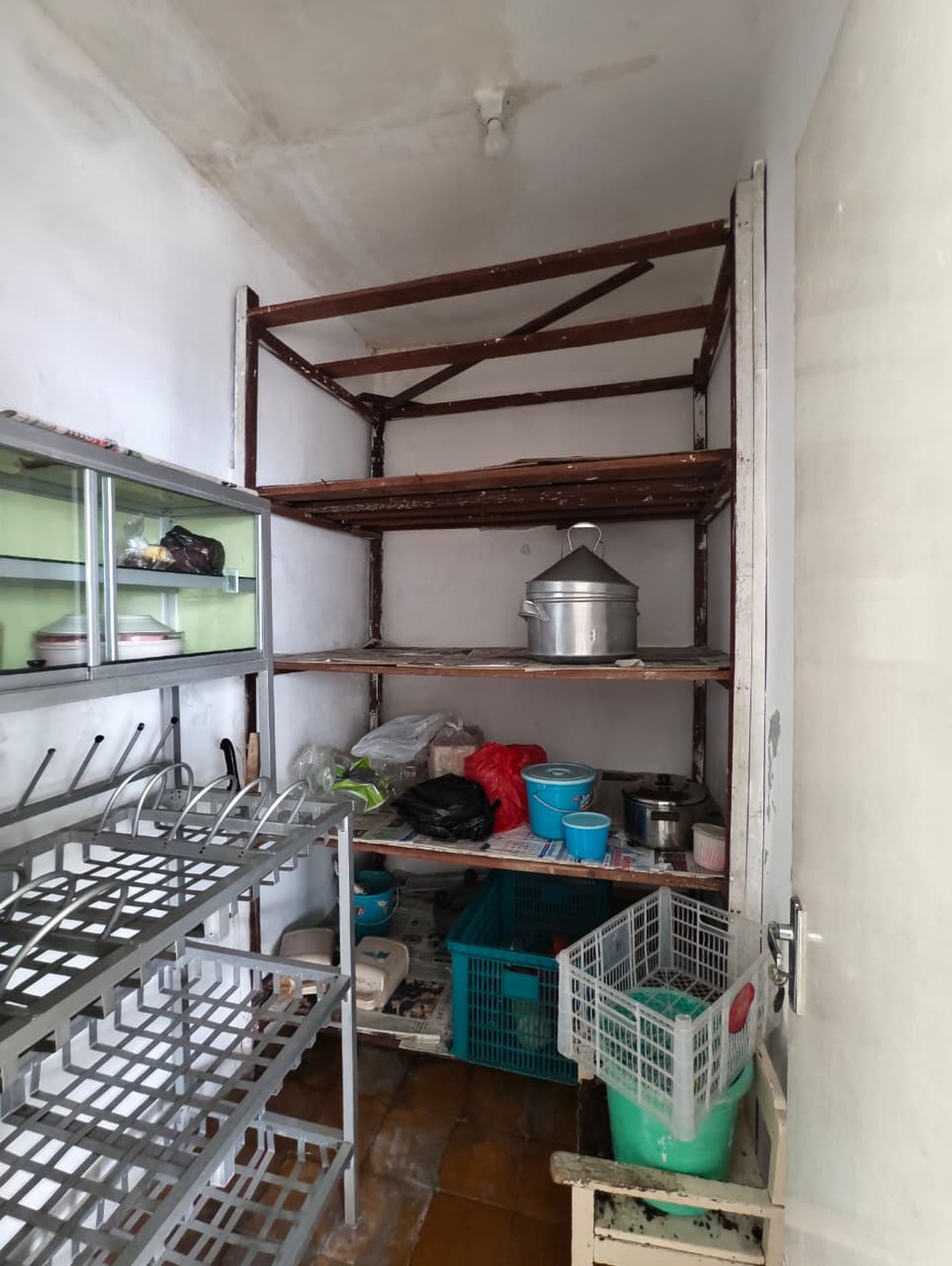Rumah Cantik 1 Lantai dengan Ruang Lengkap & AC 3 Unit di Surabaya !