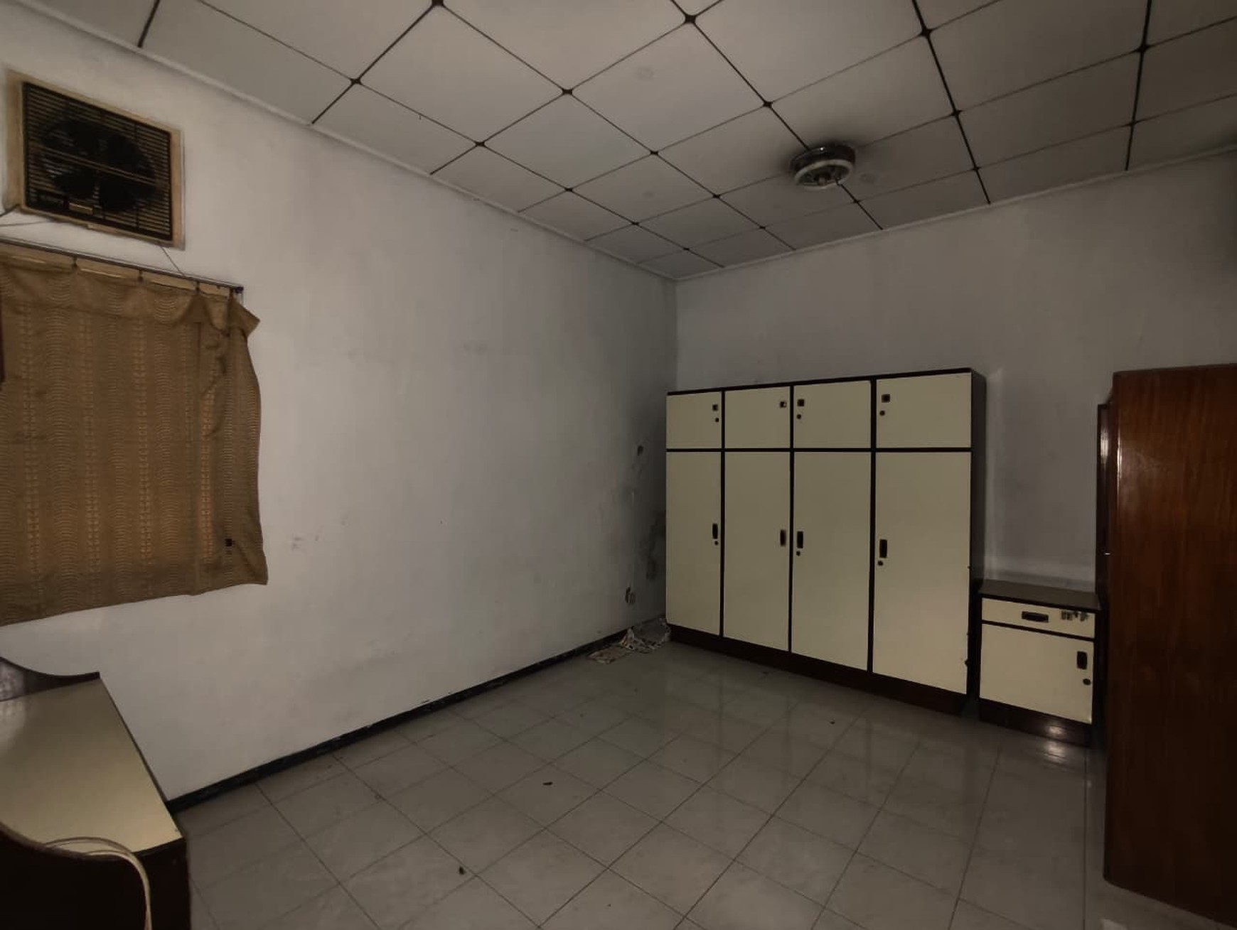 Rumah Cantik 1 Lantai dengan Ruang Lengkap & AC 3 Unit di Surabaya !