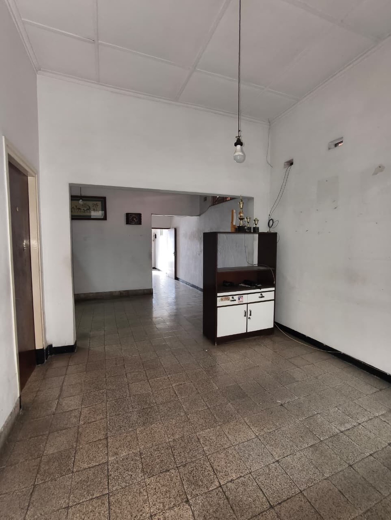 Rumah Cantik 1 Lantai dengan Ruang Lengkap & AC 3 Unit di Surabaya !