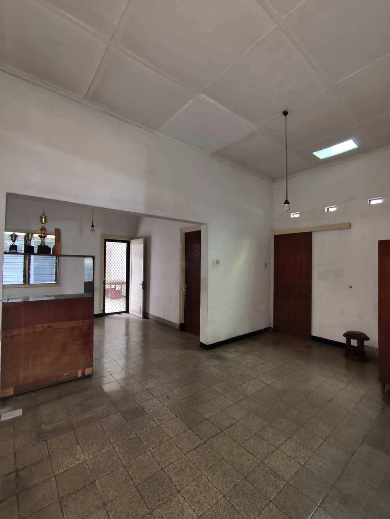 Rumah Cantik 1 Lantai dengan Ruang Lengkap & AC 3 Unit di Surabaya !