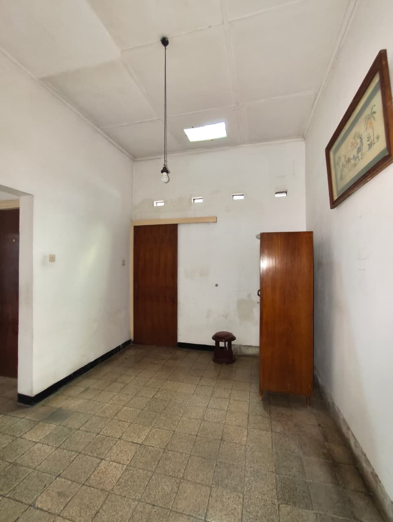 Rumah Cantik 1 Lantai dengan Ruang Lengkap & AC 3 Unit di Surabaya !
