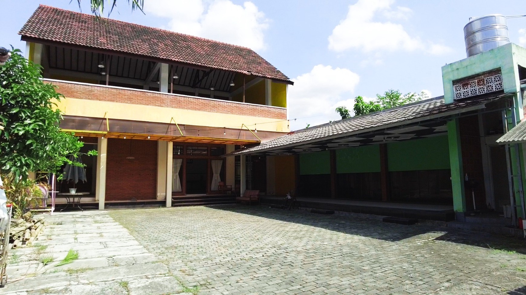 Ruang Usaha Strategis Dekat Jalan Laksda Adisucipto Caturtunggal, Depok, Sleman.