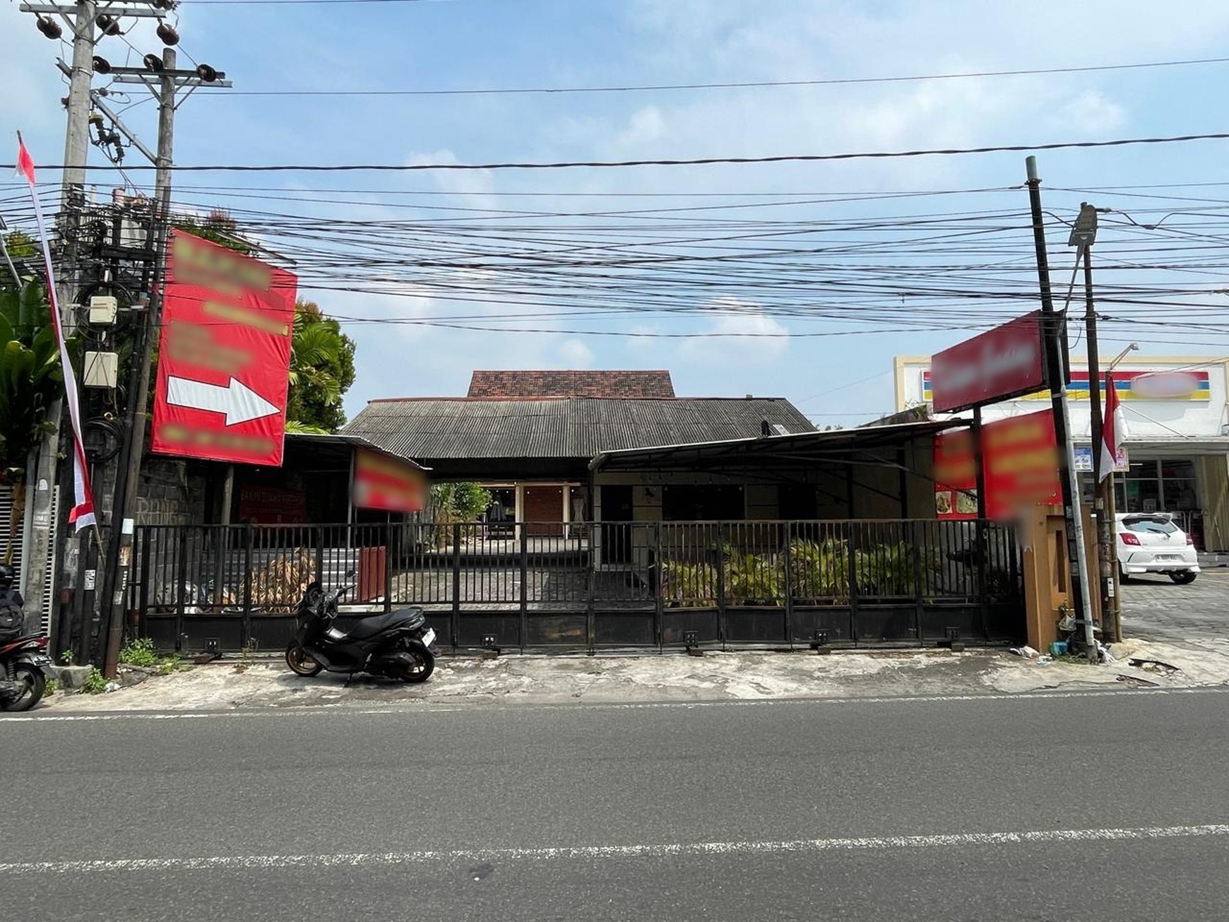 Ruang Usaha Strategis Dekat Jalan Laksda Adisucipto Caturtunggal, Depok, Sleman.
